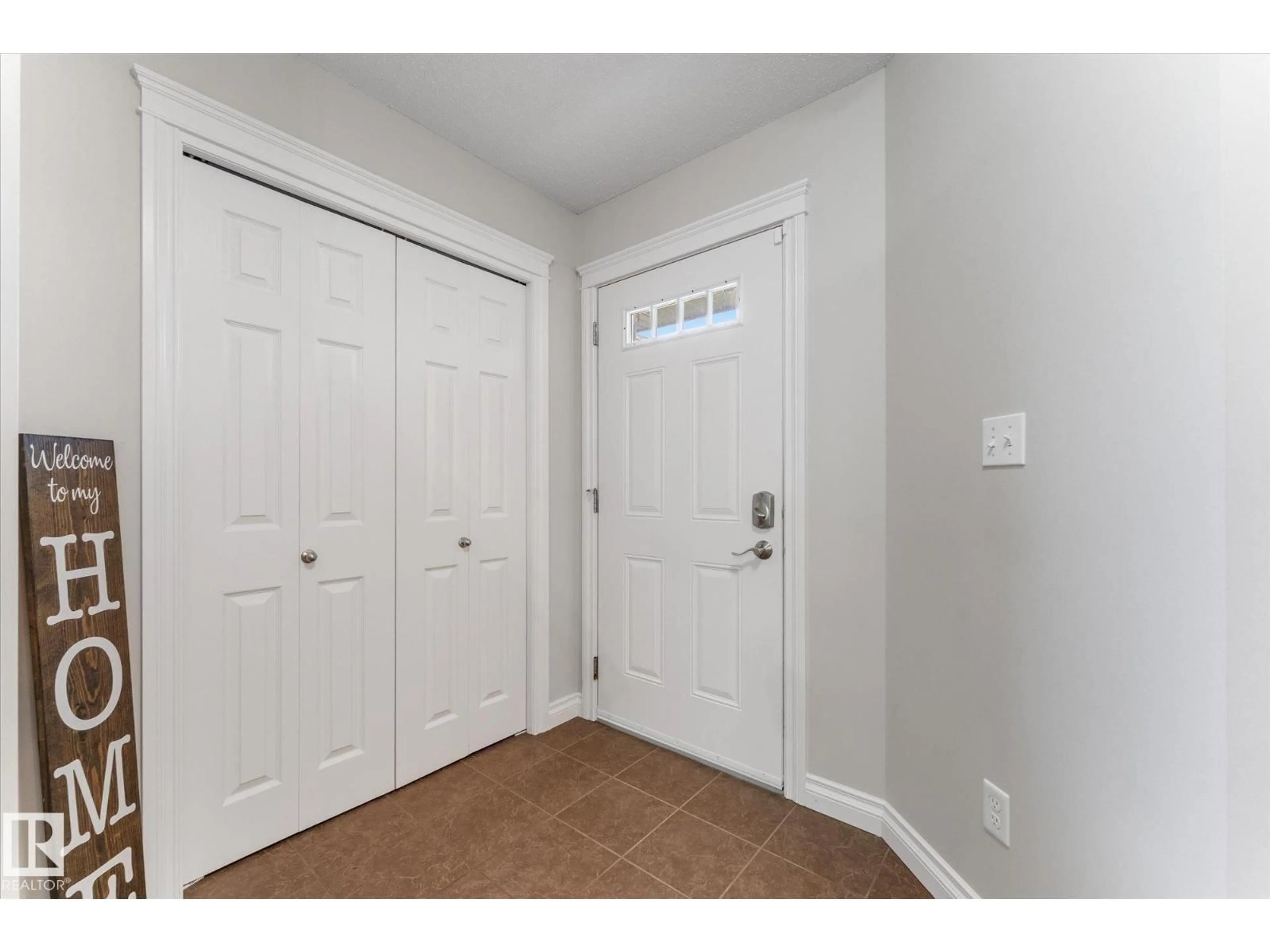 Indoor entryway for 21 HARTWICK CT, Spruce Grove Alberta T7X0K2