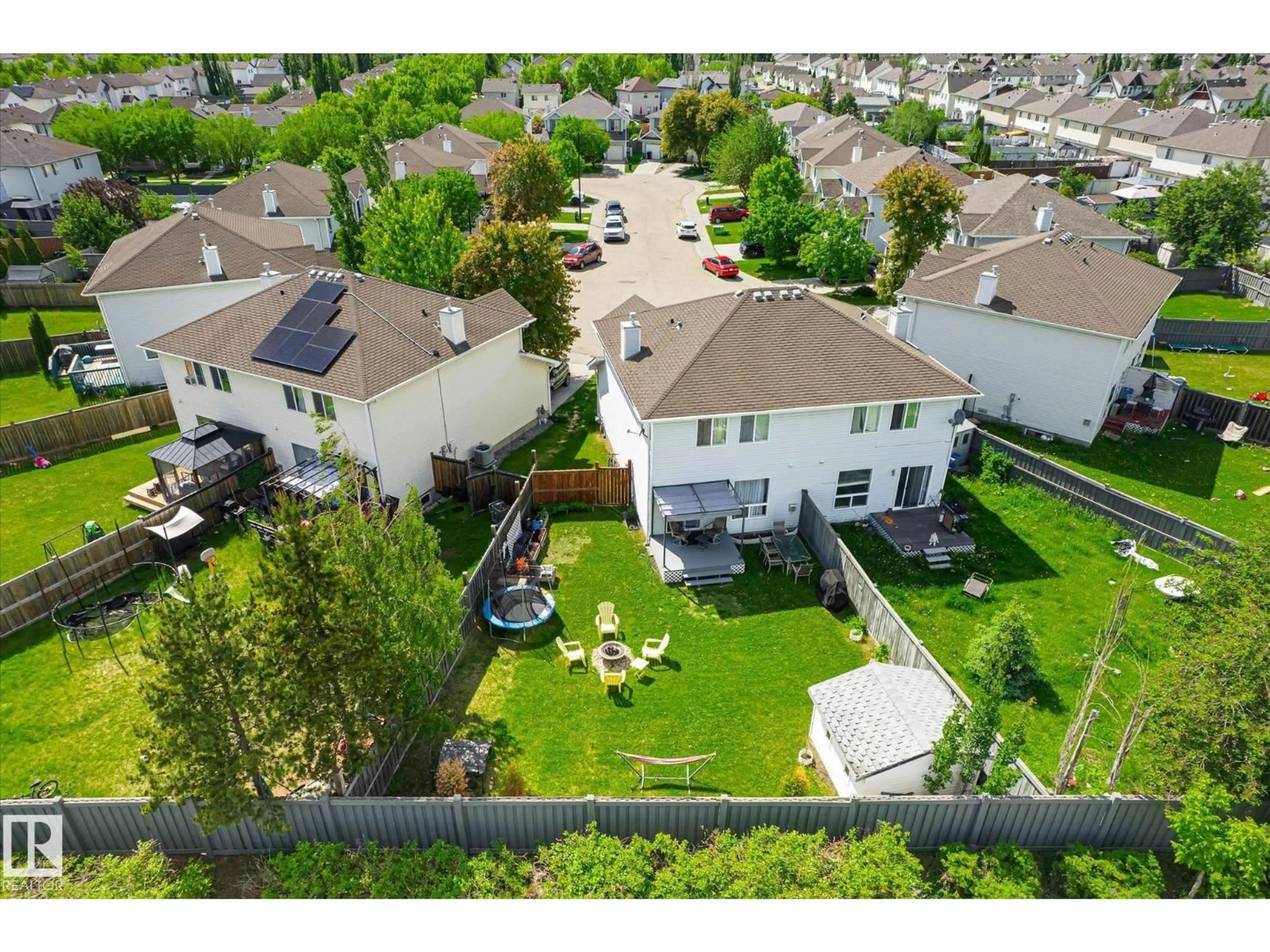 A pic from outside/outdoor area/front of a property/back of a property/a pic from drone, street for NW - 20004 54A AV, Edmonton Alberta T6M2W4