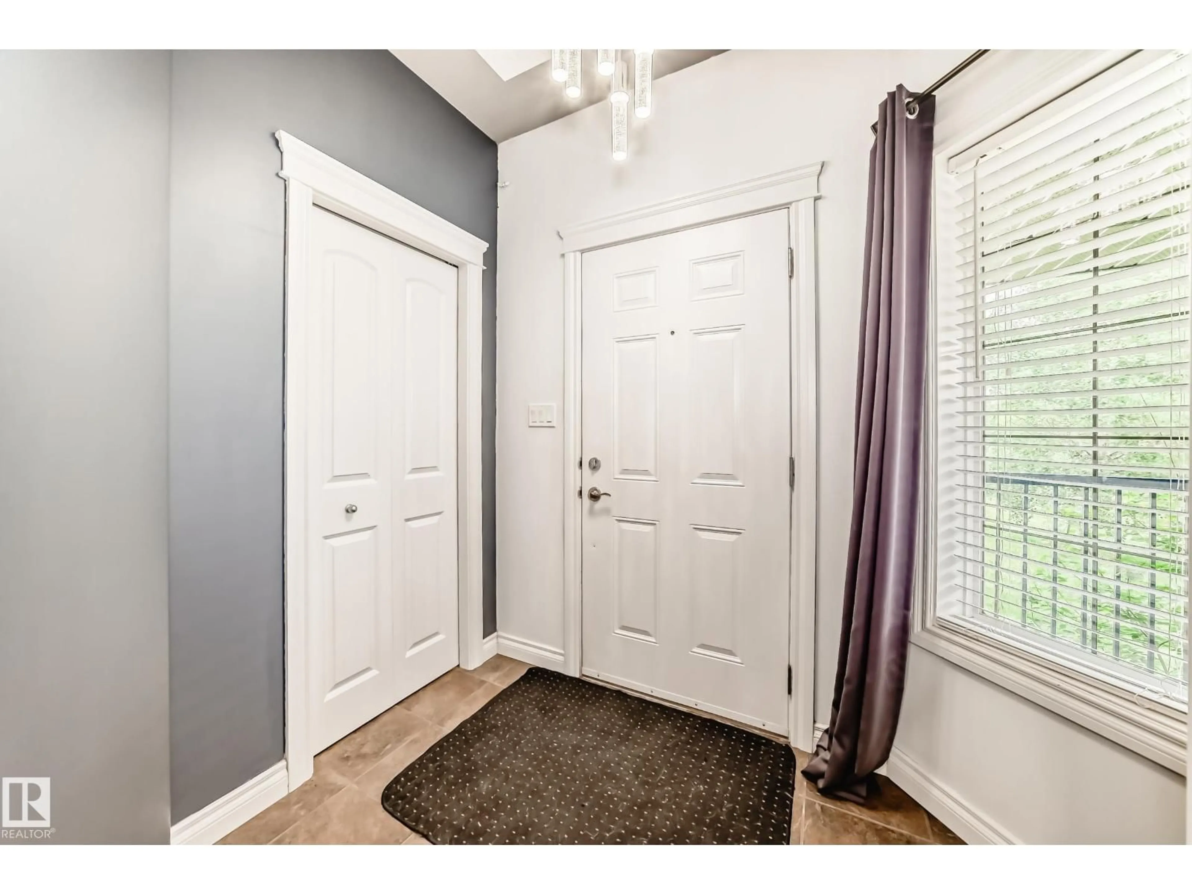 Indoor entryway for 59 53305 RGE ROAD 273, Rural Parkland County Alberta T7X3K2