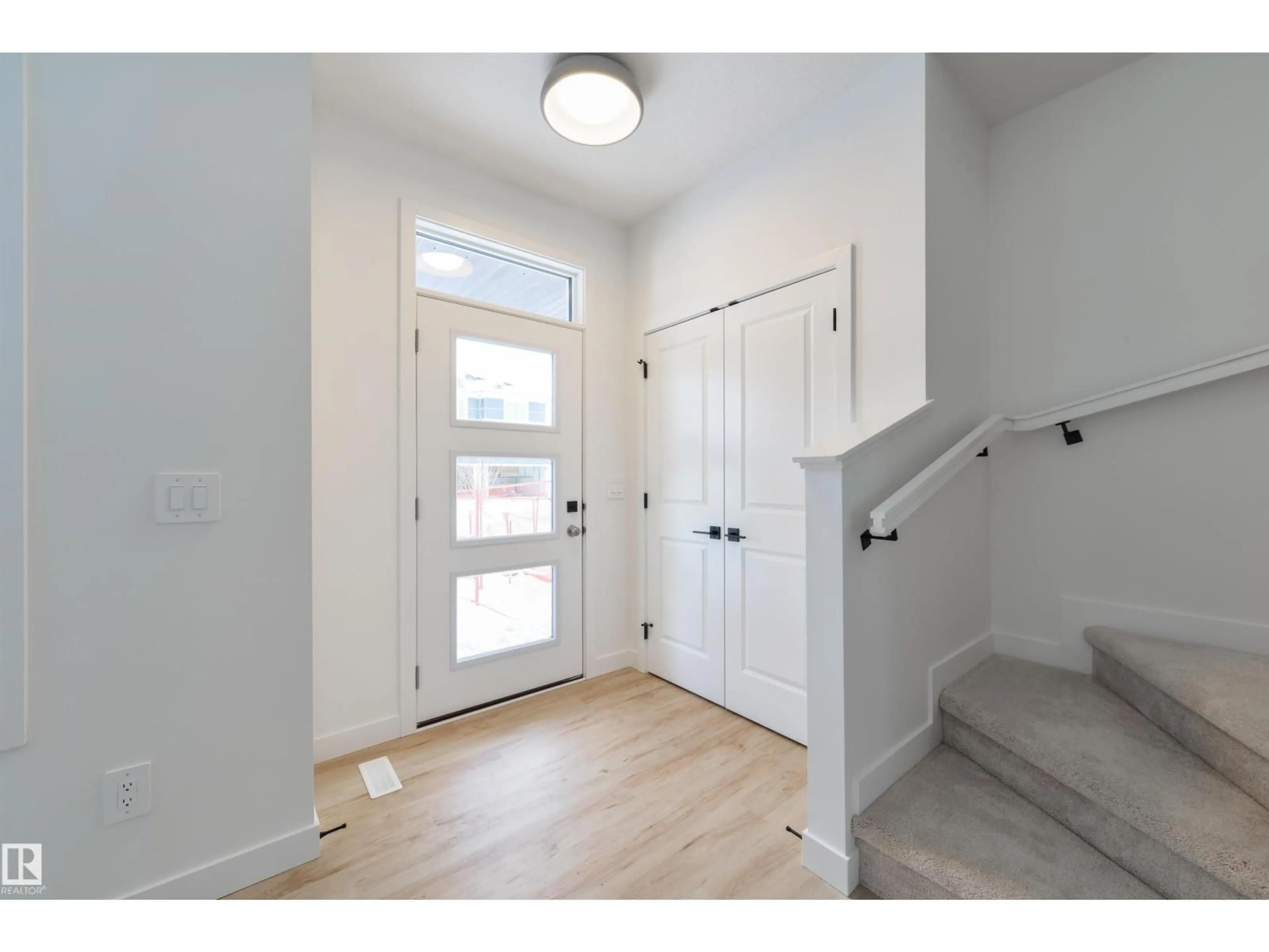 Indoor entryway for 17 COBBLESTONE GA, Spruce Grove Alberta T7X4E4