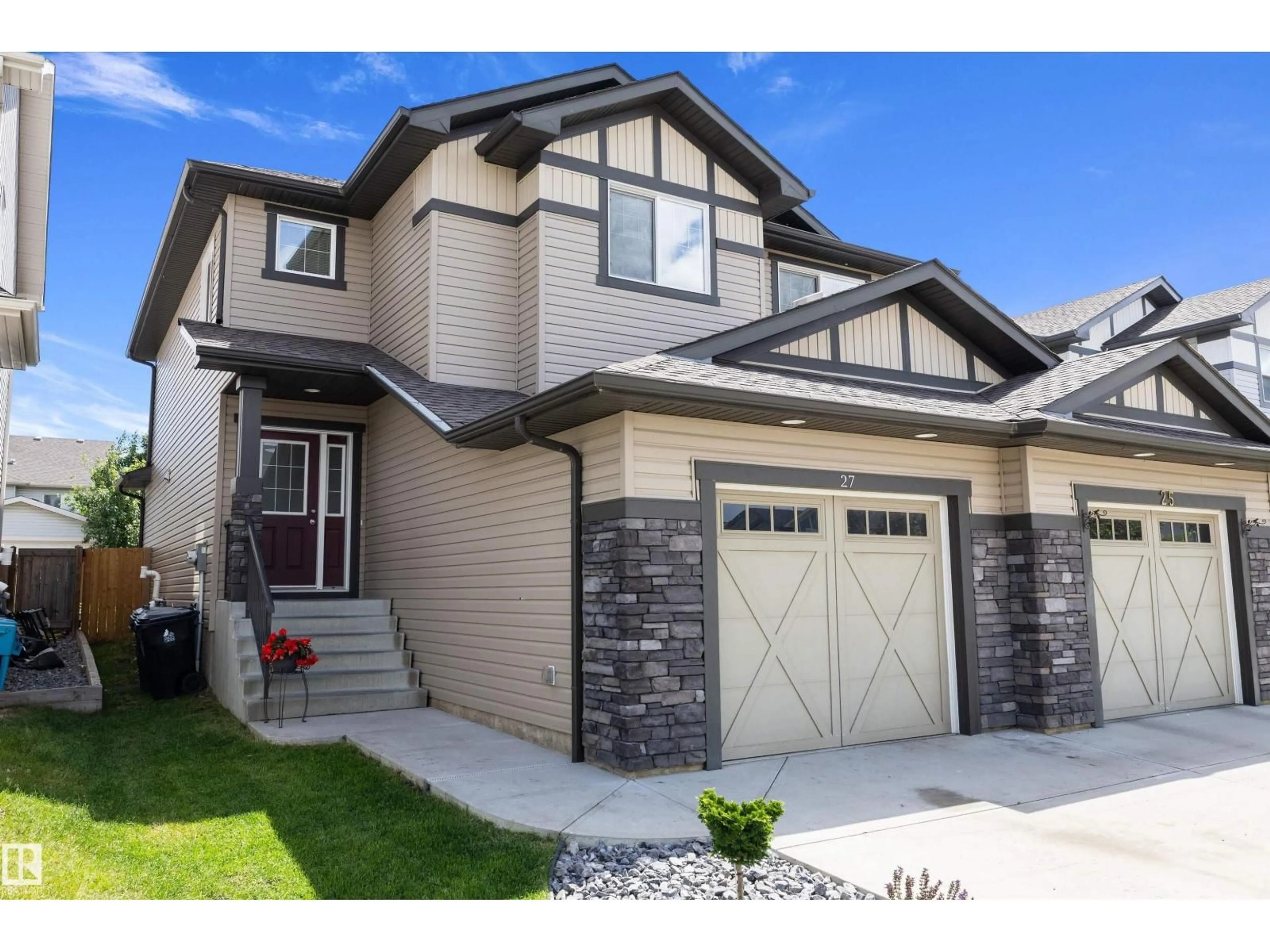 Home with vinyl exterior material, street for 27 HUDSON CV, Spruce Grove Alberta T7X0R8