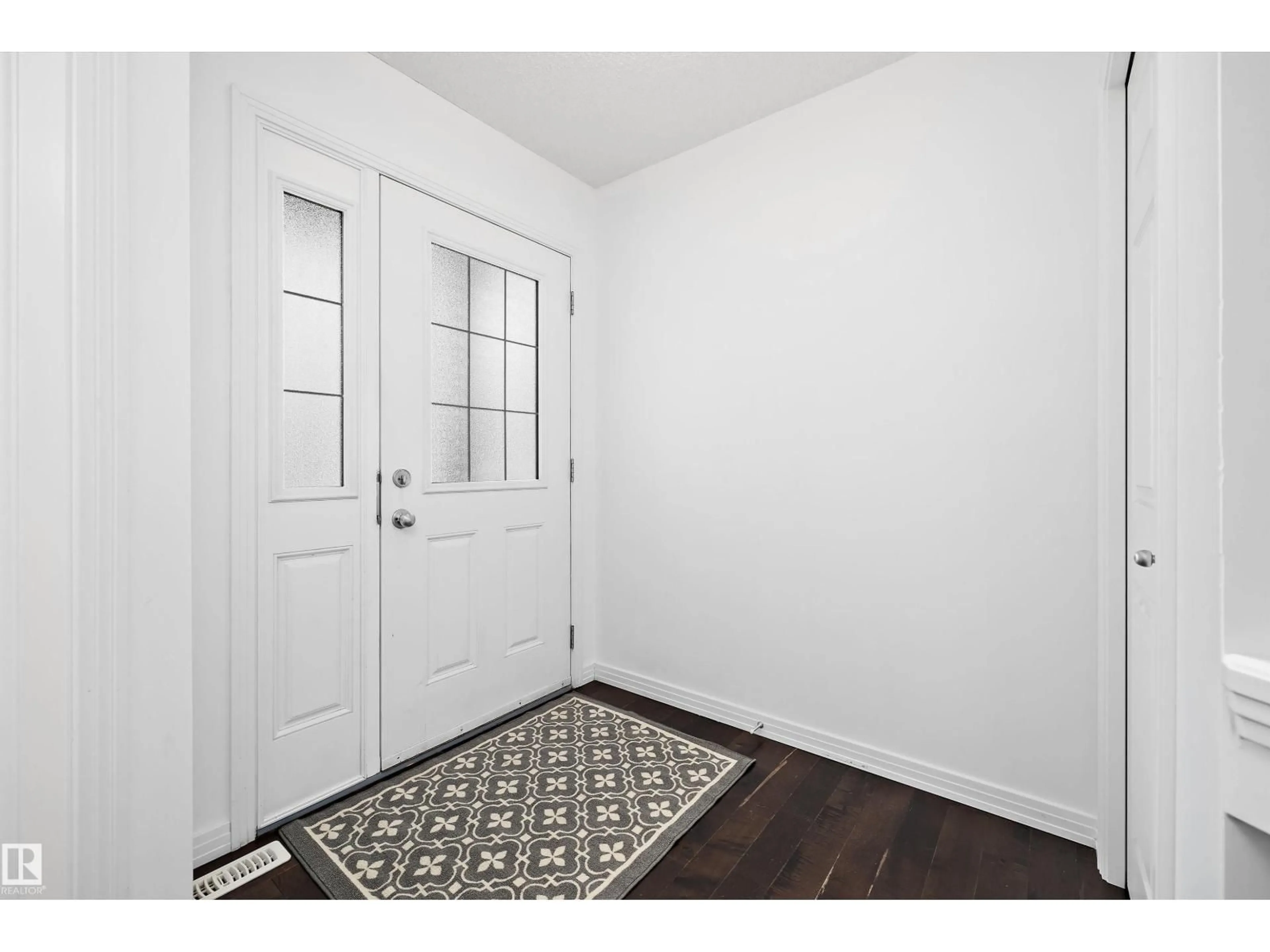 Indoor entryway for 27 HUDSON CV, Spruce Grove Alberta T7X0R8