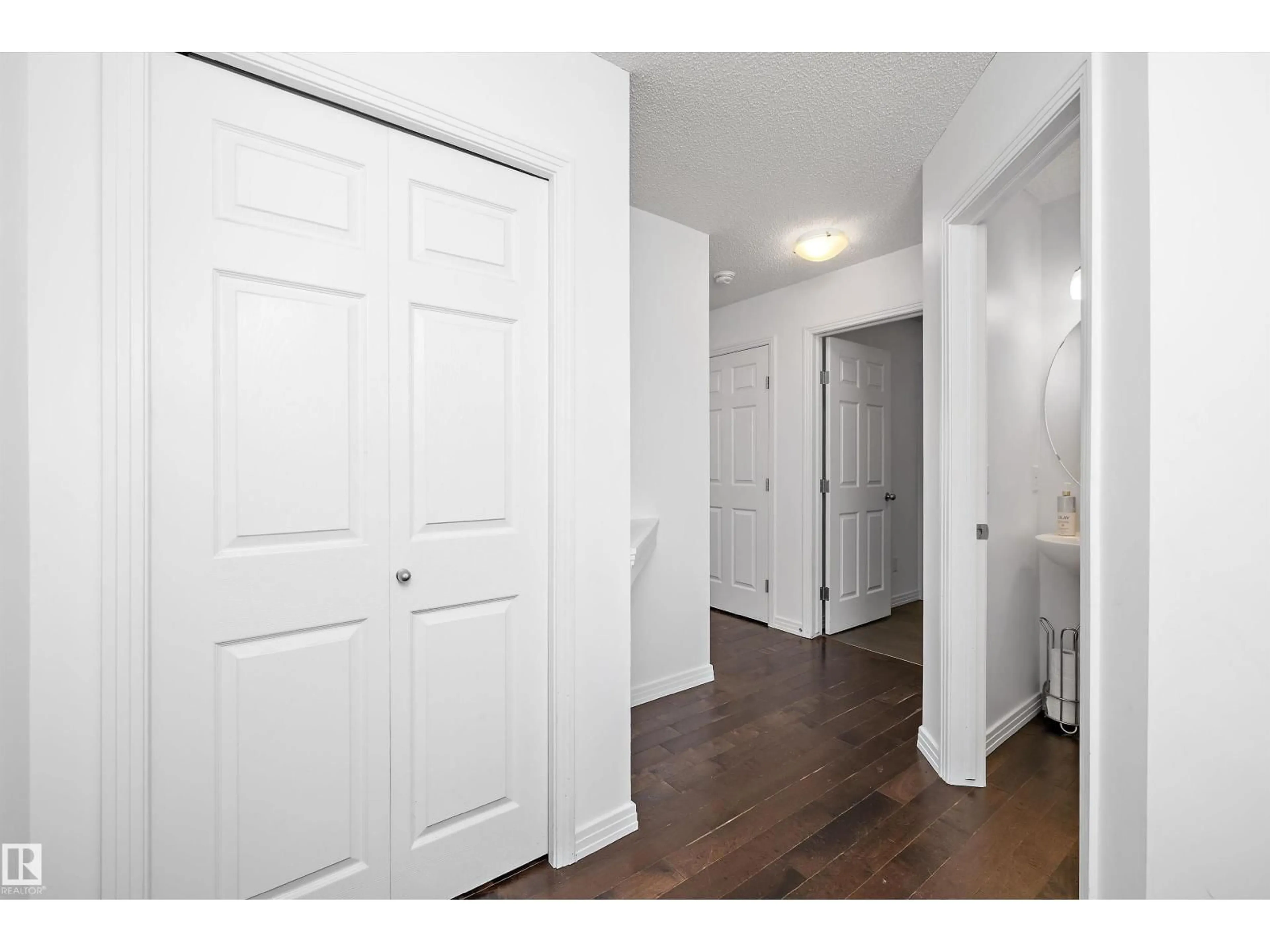 Indoor entryway for 27 HUDSON CV, Spruce Grove Alberta T7X0R8