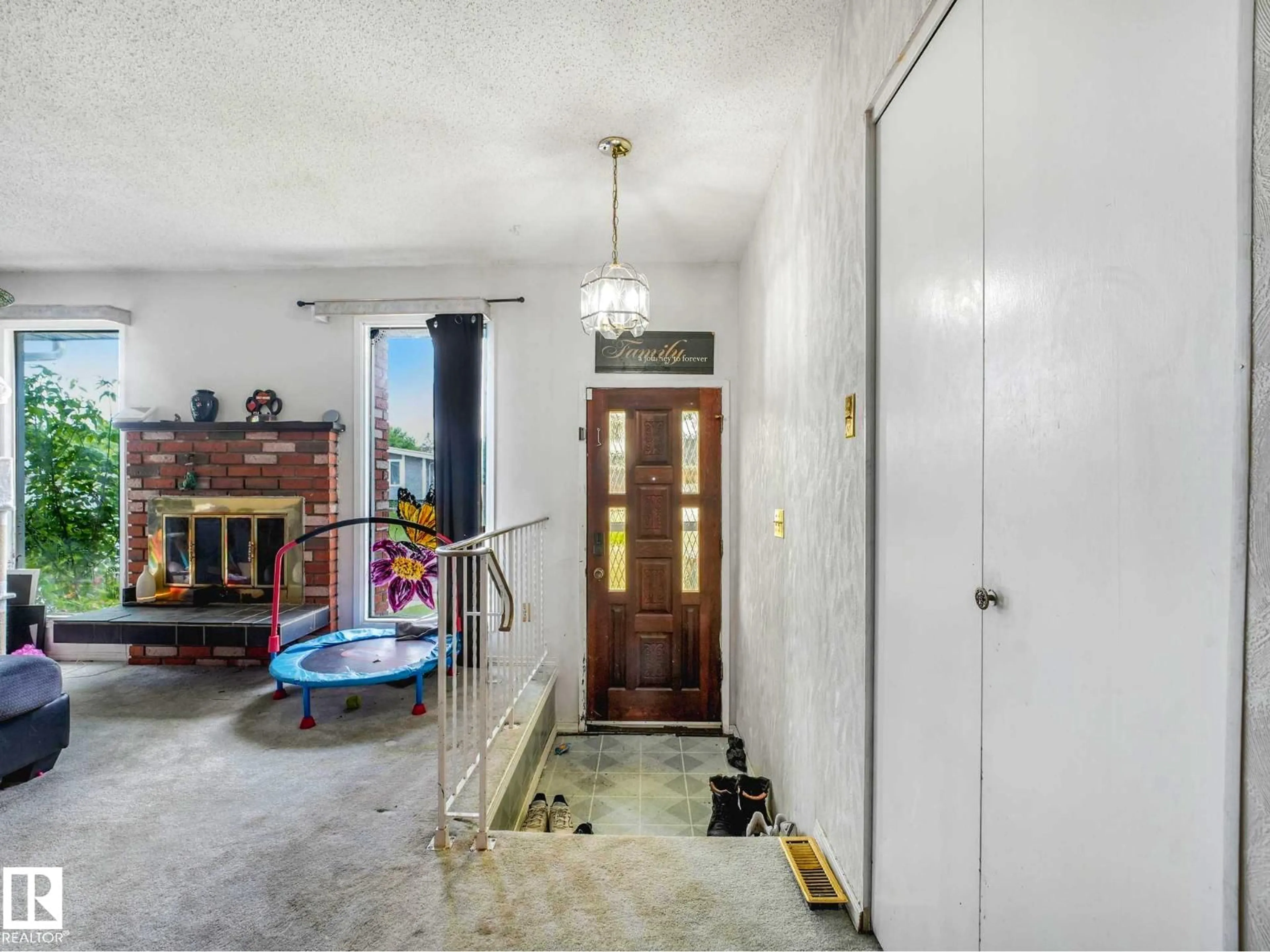Indoor foyer for 16215 114 ST, Edmonton Alberta T5X2L9