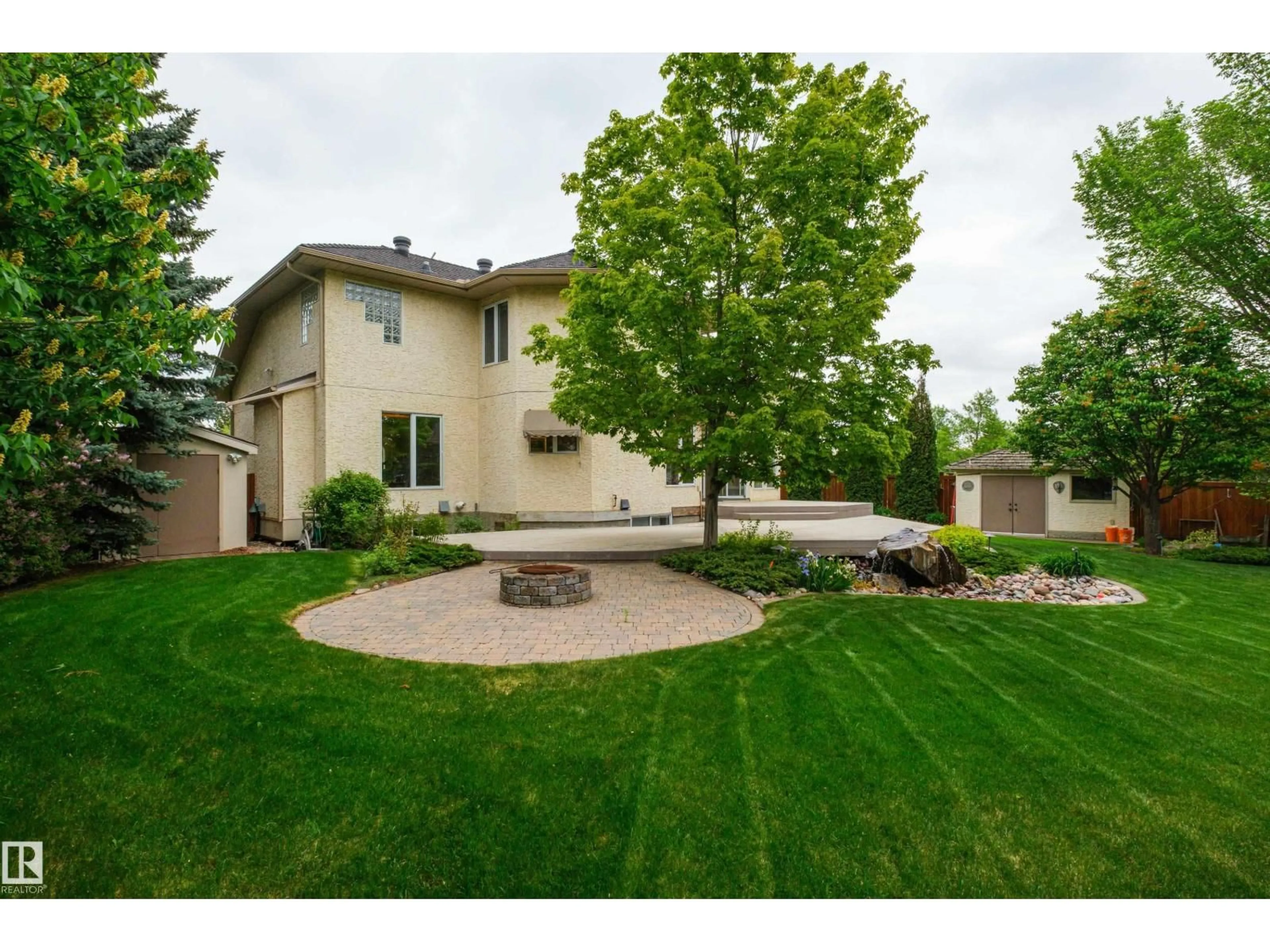Patio, street for 582 BUCHANAN RD, Edmonton Alberta T6R1Z7
