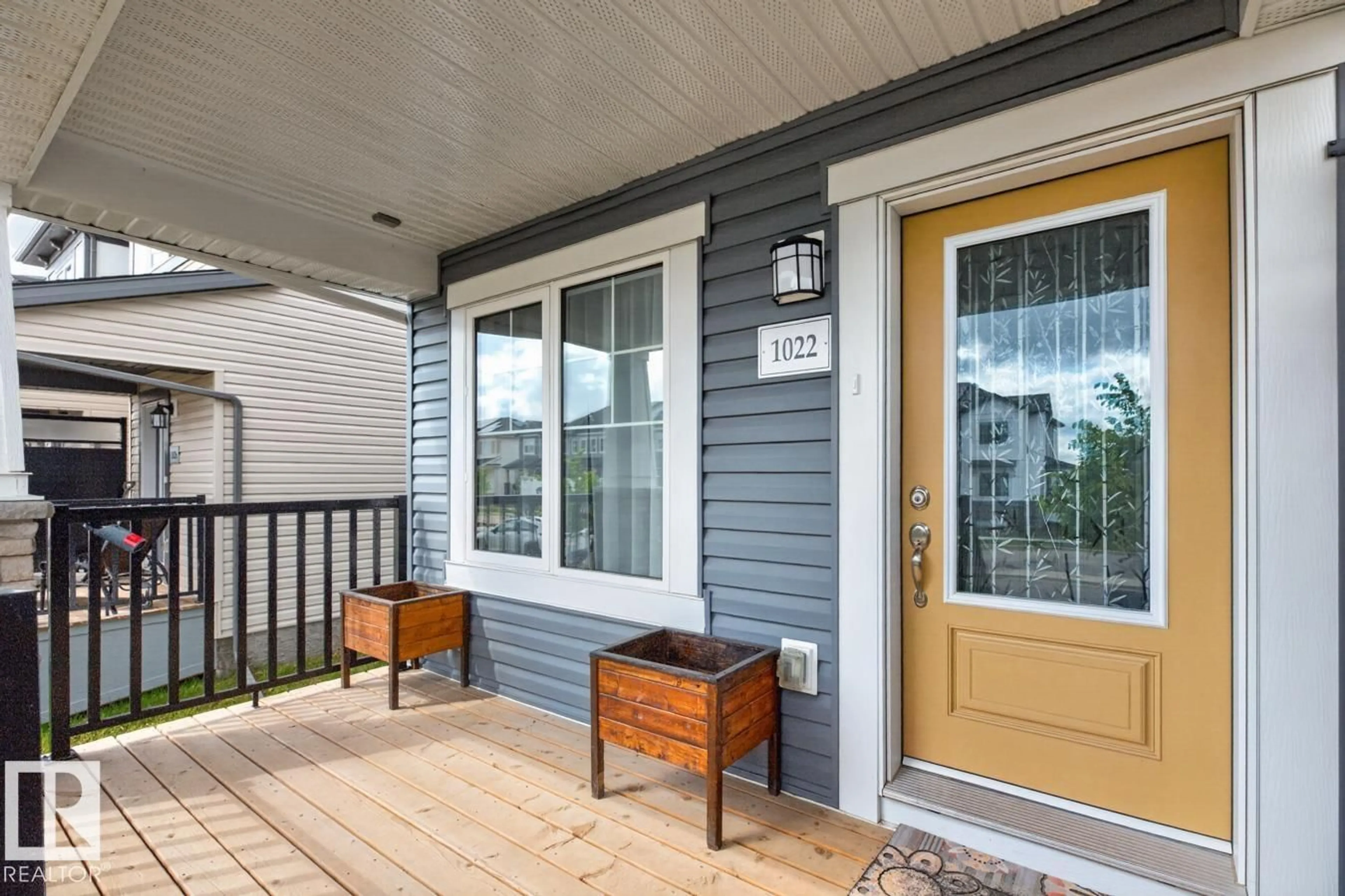 Indoor entryway for 1022 HEARTHSTONE BV, Sherwood Park Alberta T8H3A4