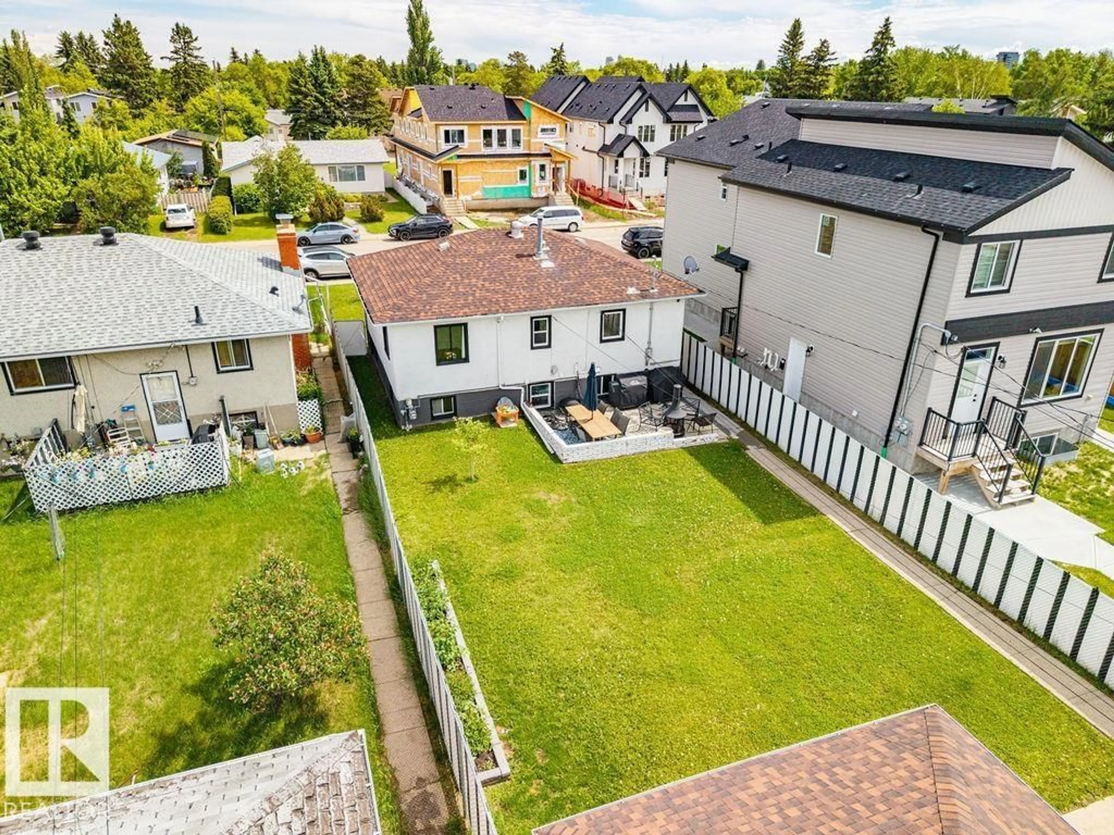 A pic from outside/outdoor area/front of a property/back of a property/a pic from drone, unknown for NW - 10932 151 ST, Edmonton Alberta T5P1W1
