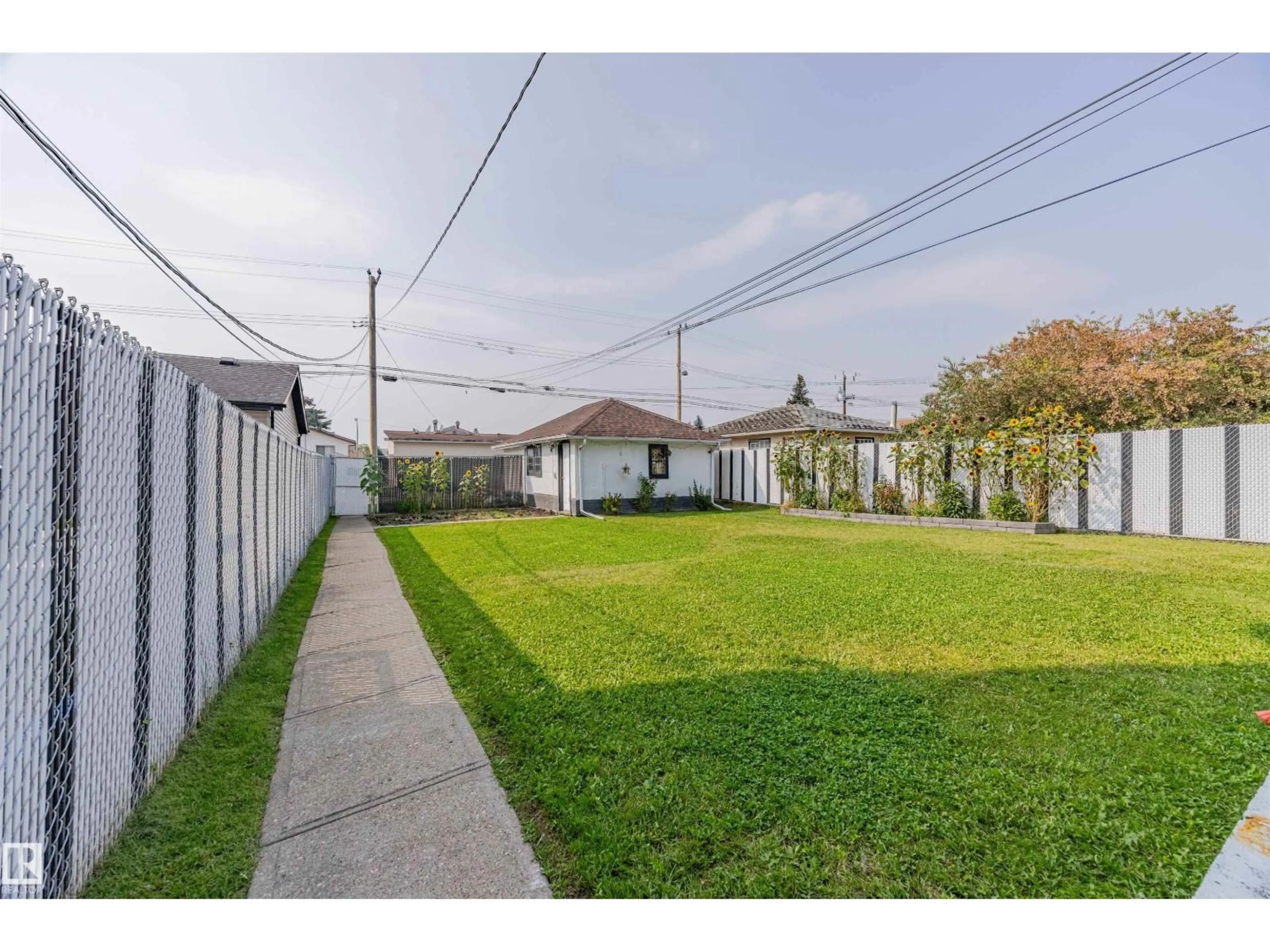 A pic from outside/outdoor area/front of a property/back of a property/a pic from drone, street for NW - 10932 151 ST, Edmonton Alberta T5P1W1