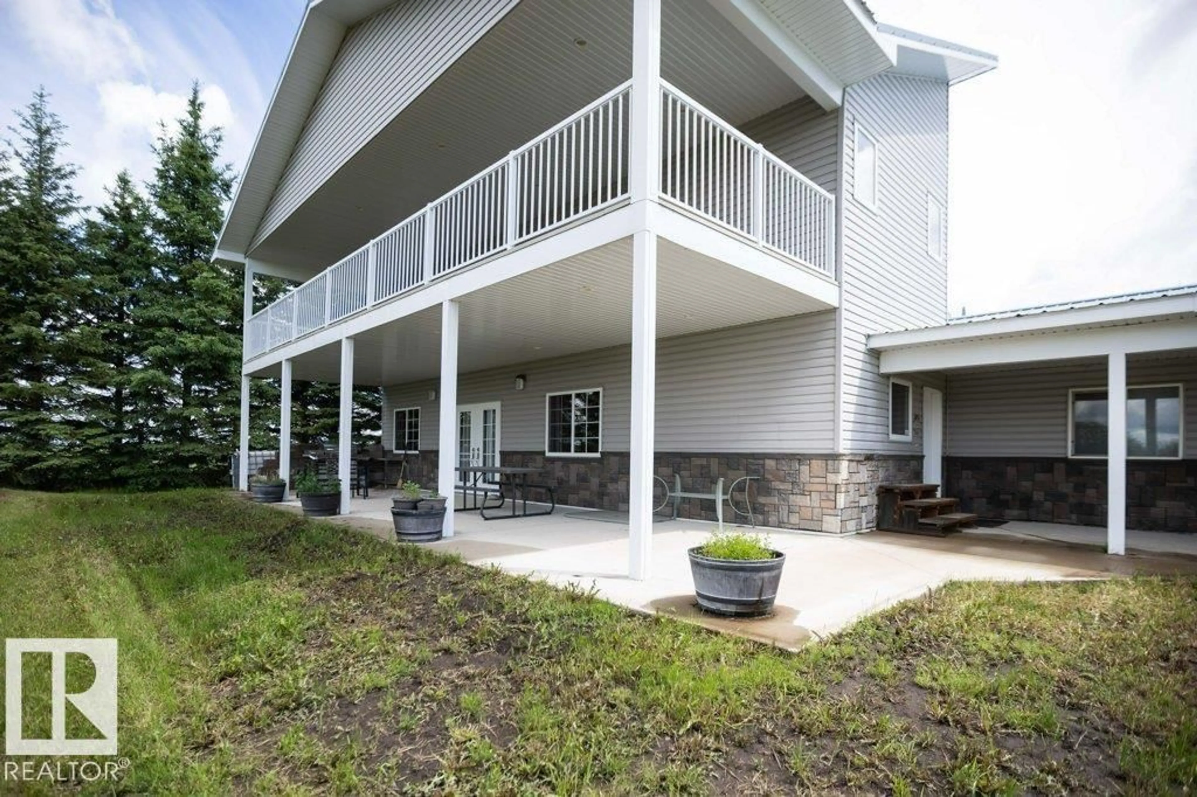 Patio, unknown for 58505 RNG RD 260, Rural Westlock County Alberta T0G2J0