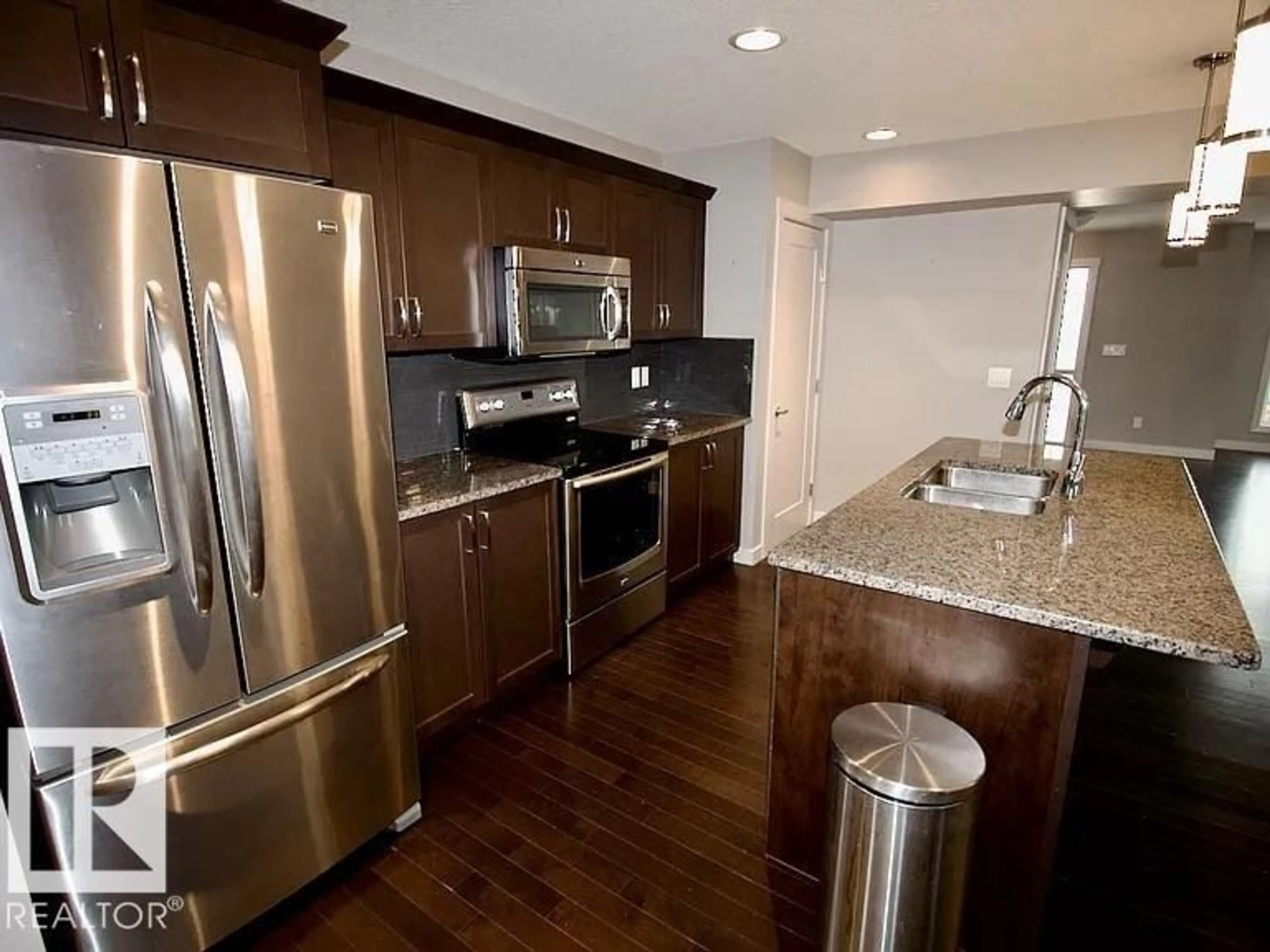 Open concept kitchen, unknown for 29 SANTANA, Fort Saskatchewan Alberta T8L0N7