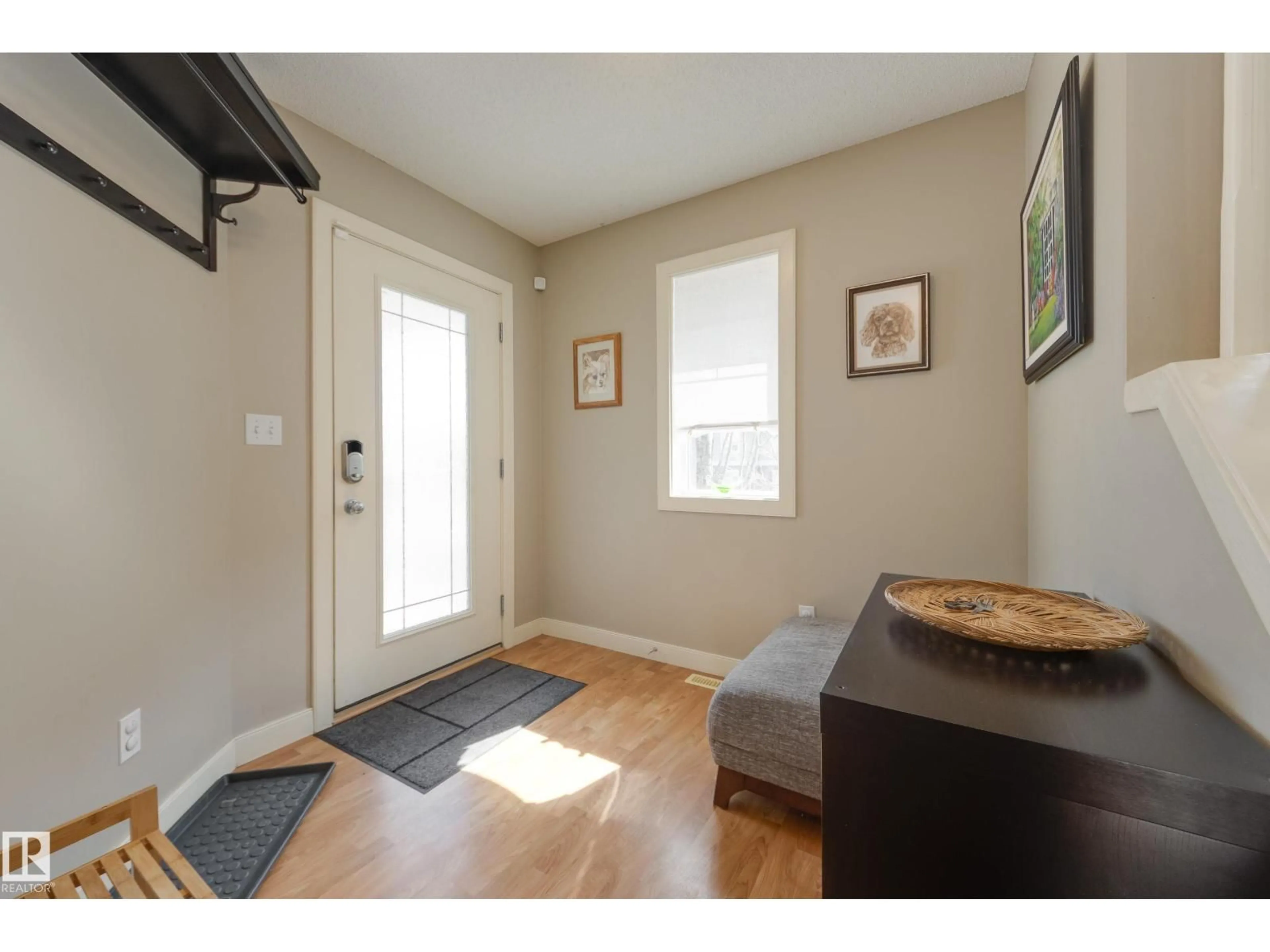 Indoor entryway for 9456 STEIN WY, Edmonton Alberta T6R0E4