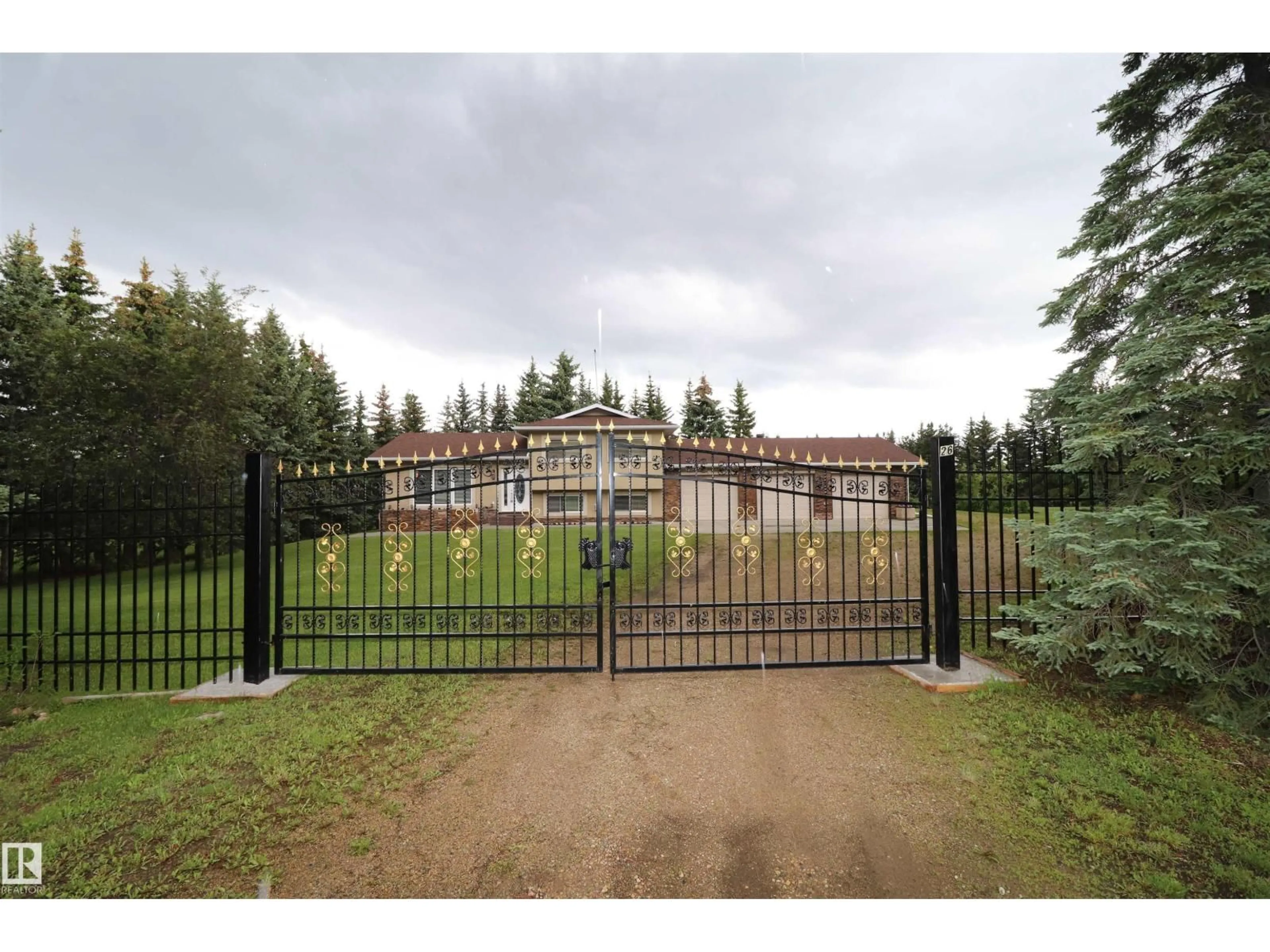 A pic from outside/outdoor area/front of a property/back of a property/a pic from drone, unknown for 51022 - 26 RGE ROAD 221, Rural Strathcona County Alberta T8E1G8