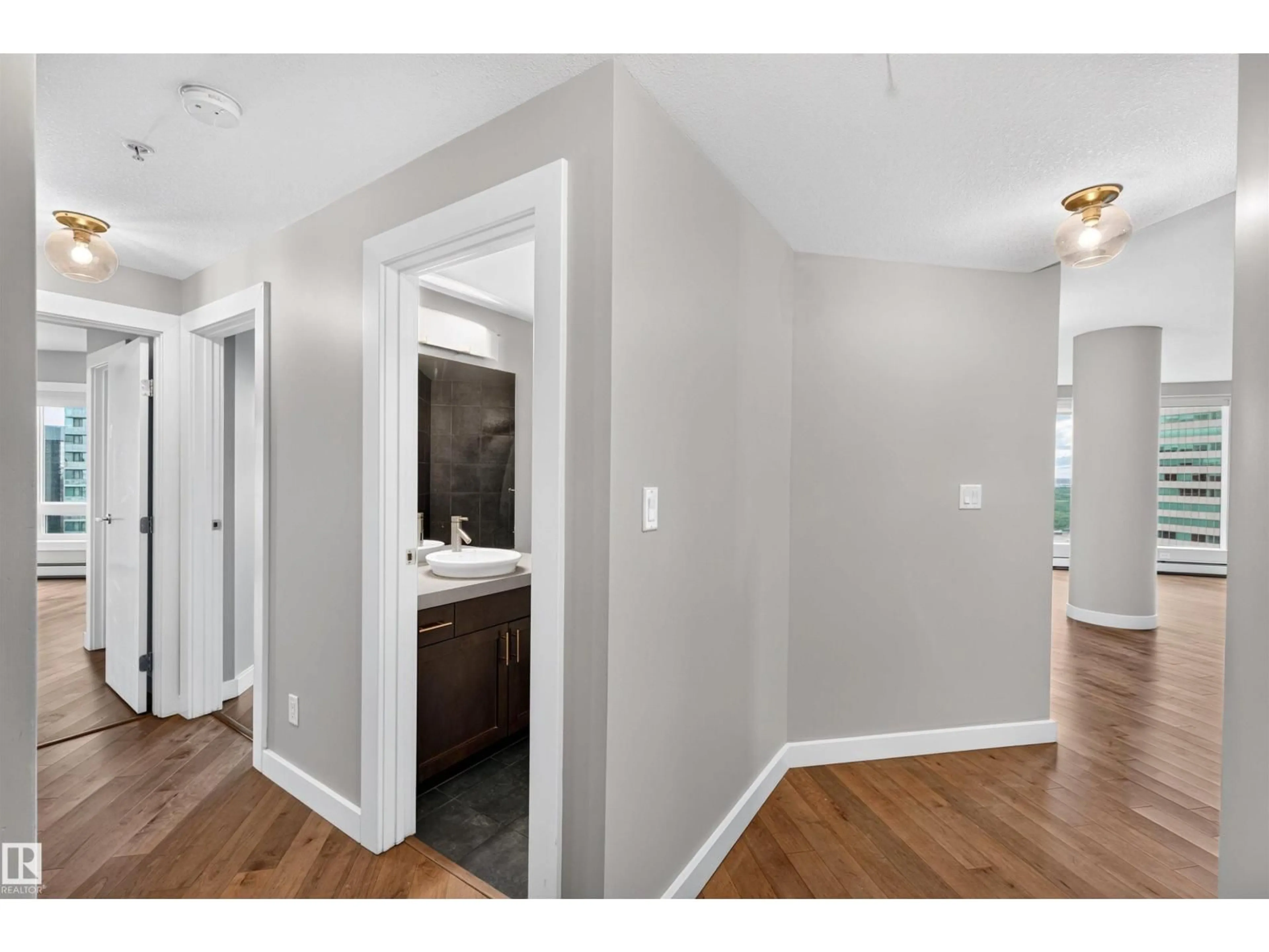 Indoor entryway for 10152 - 2902 104 ST, Edmonton Alberta T5J0B6