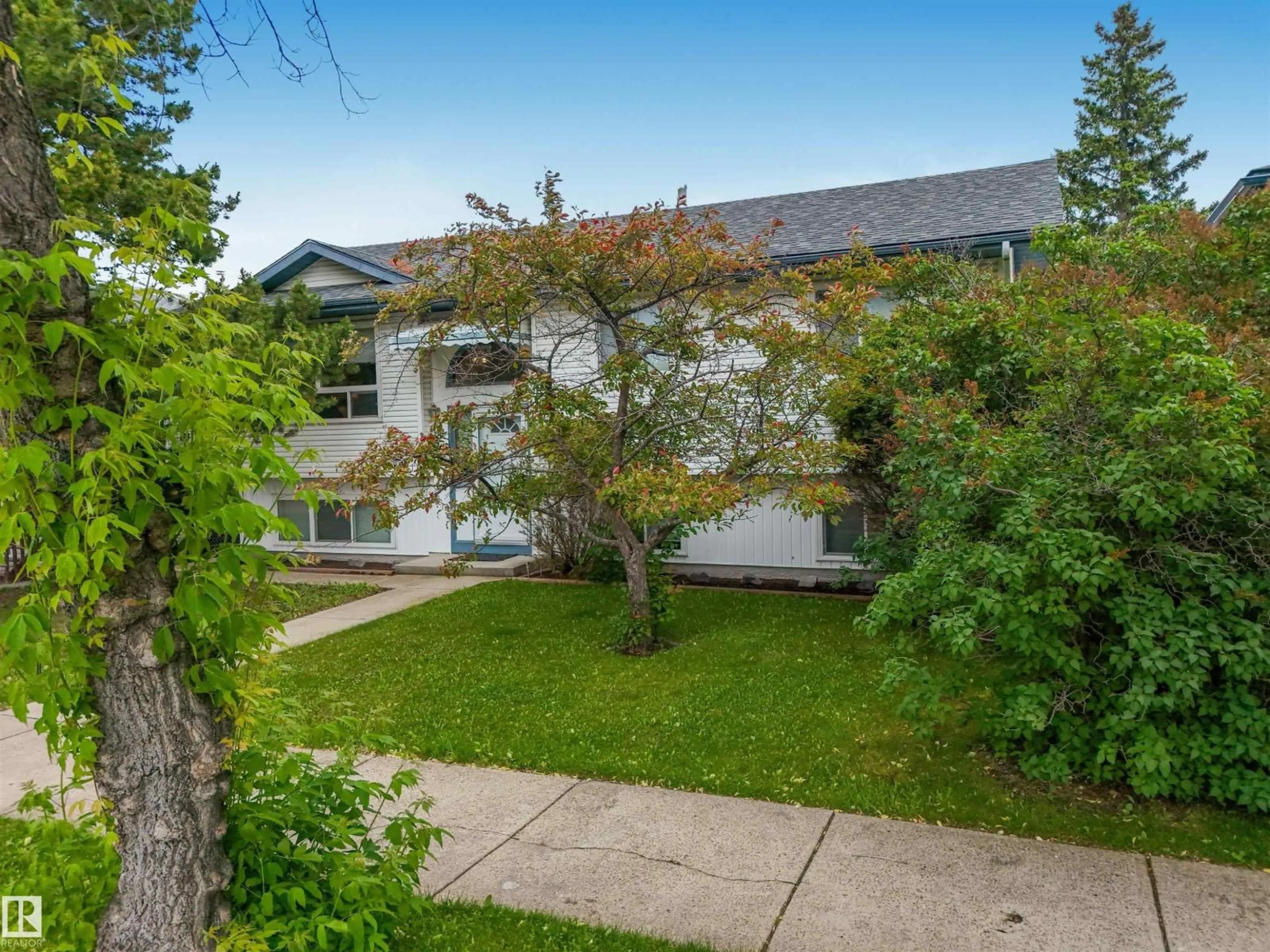 A pic from outside/outdoor area/front of a property/back of a property/a pic from drone, street for 5061 44 ST, Drayton Valley Alberta T7A1B7