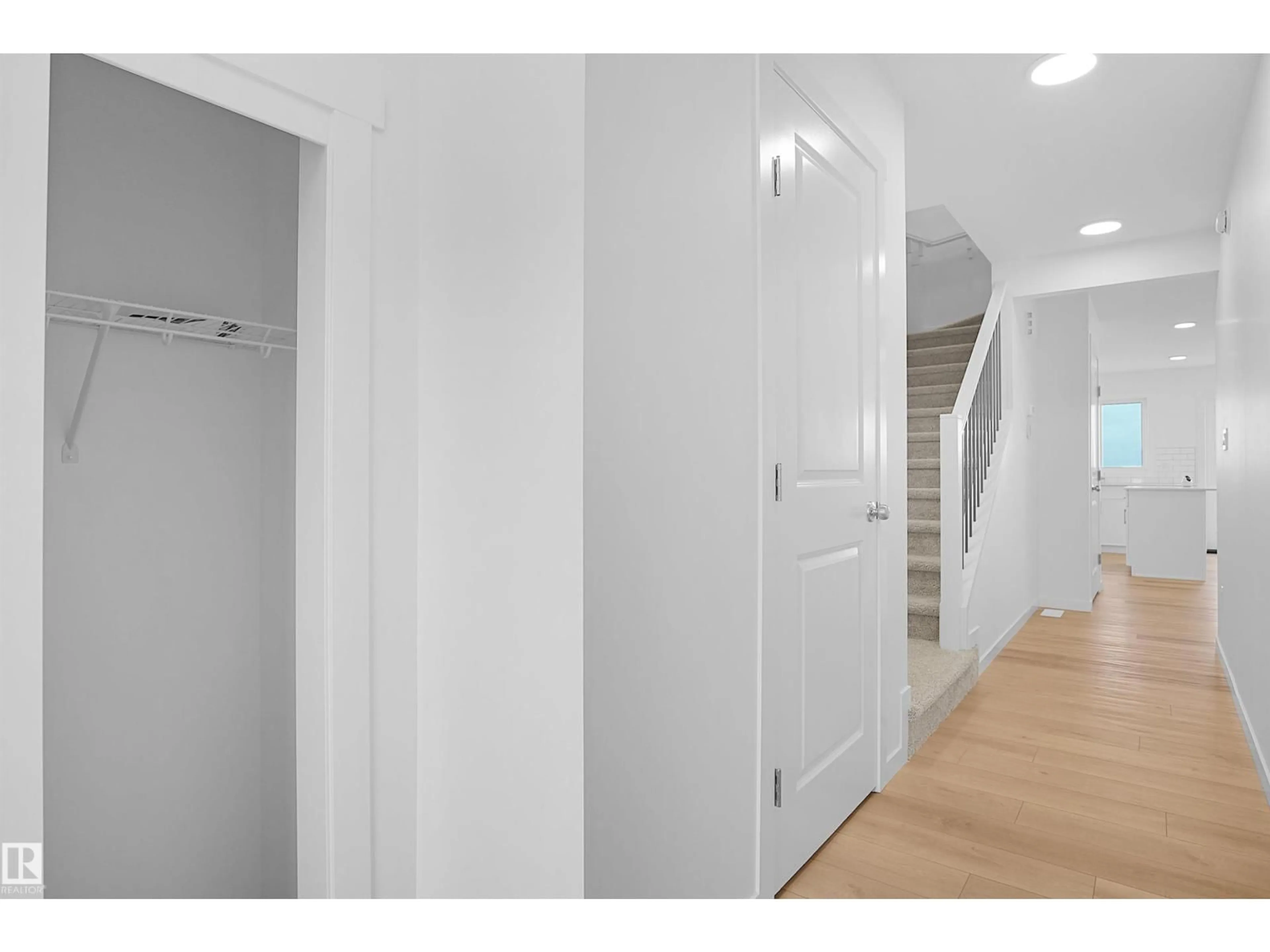 Indoor entryway for #33 - 1430 ASTER WY, Edmonton Alberta T6T2N8