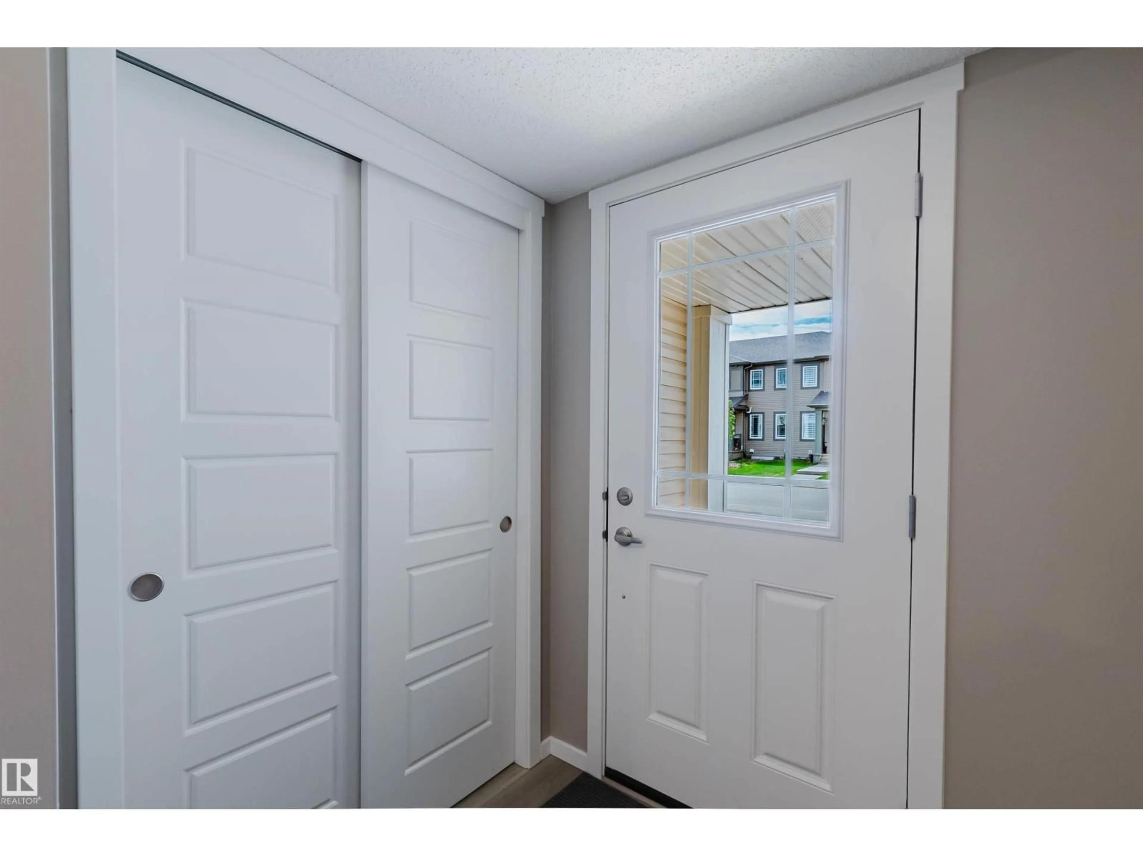 Indoor entryway for 20418 15A AV, Edmonton Alberta T6M2P7