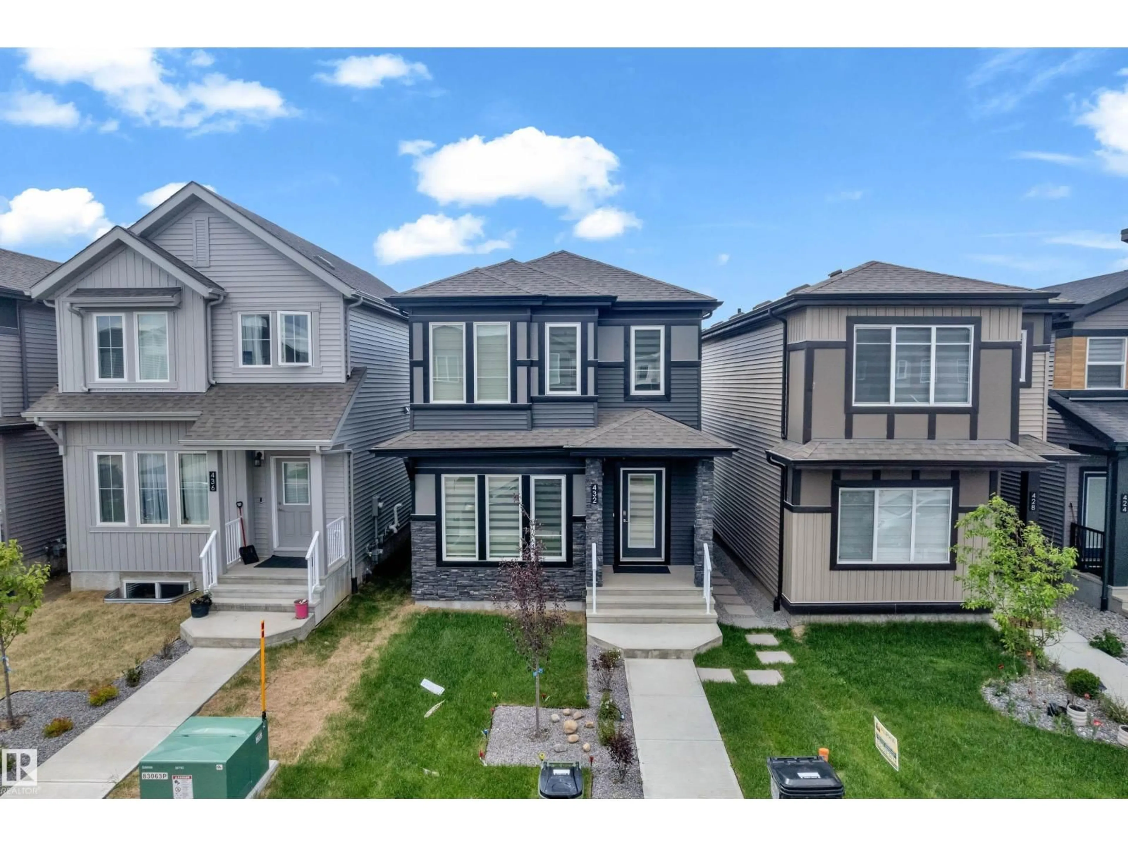 A pic from outside/outdoor area/front of a property/back of a property/a pic from drone, street for SW - 432 29 ST, Edmonton Alberta T6X3E7