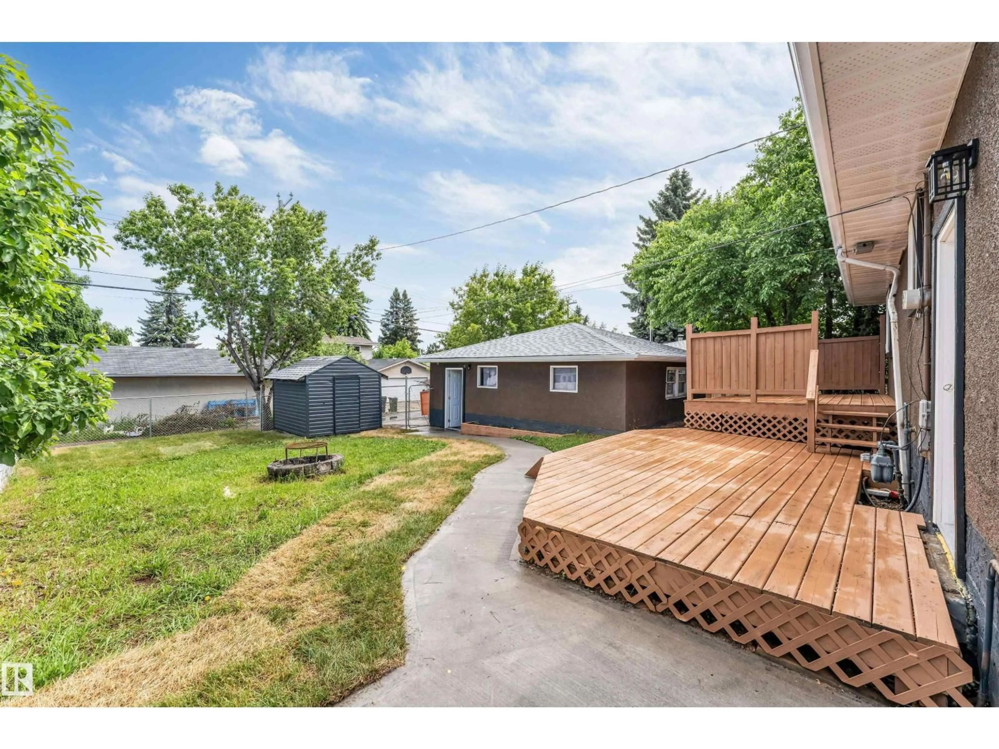Patio, street for 6404 88 AV, Edmonton Alberta T6B0M2
