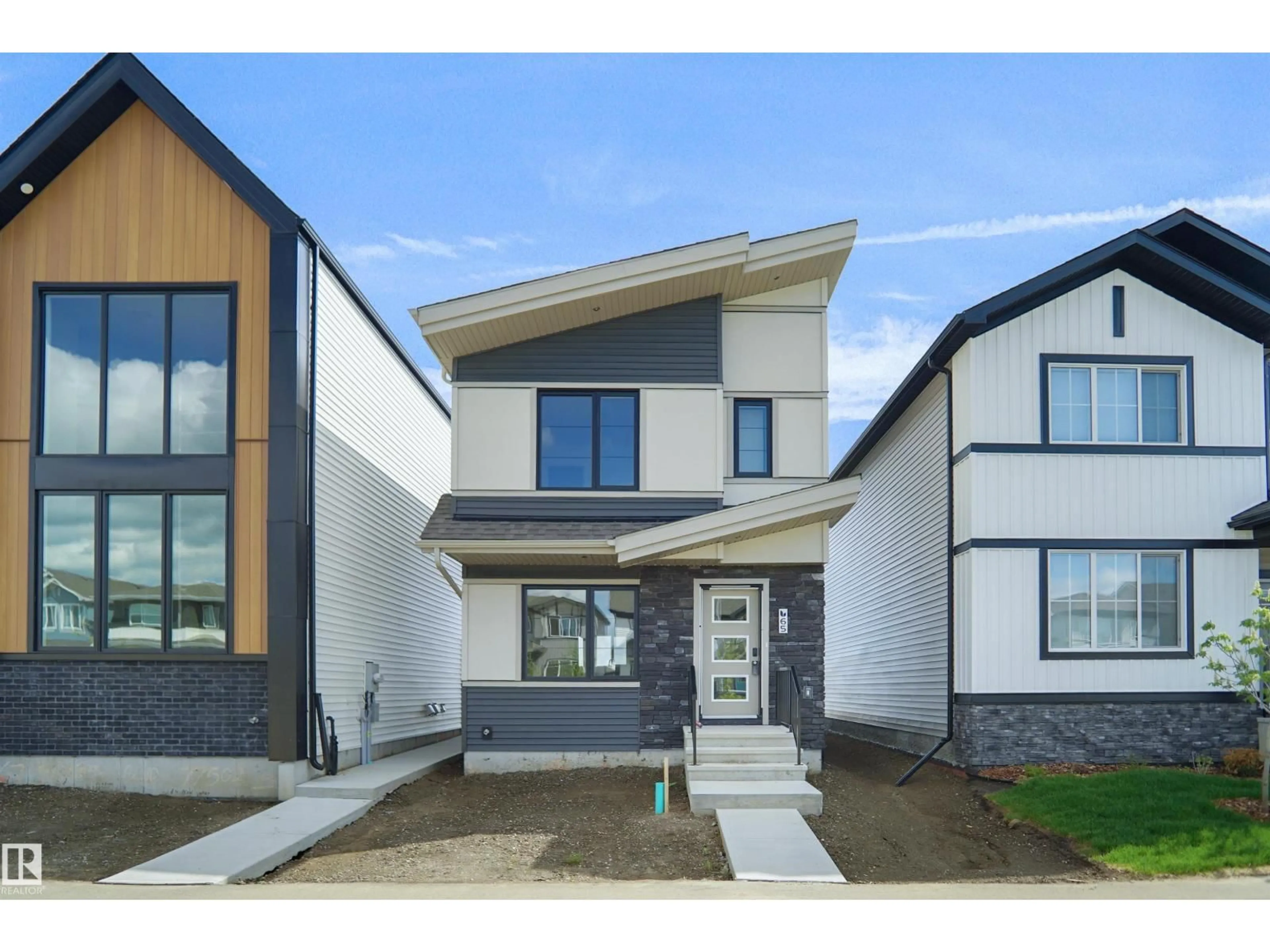 Home with vinyl exterior material, street for 82 JUNIPER WD, Fort Saskatchewan Alberta T8L0Z5
