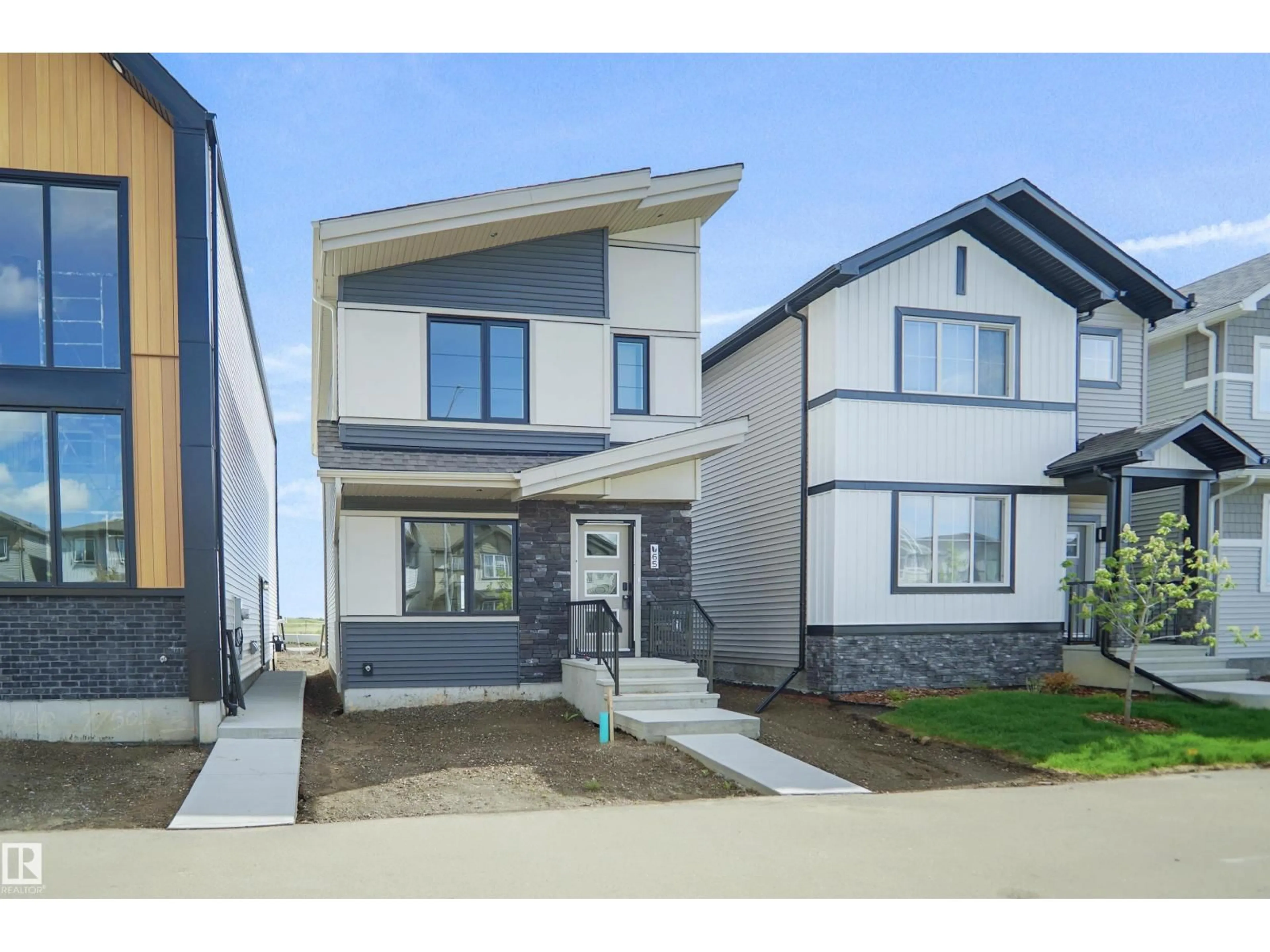 Home with vinyl exterior material, street for 82 JUNIPER WD, Fort Saskatchewan Alberta T8L0Z5