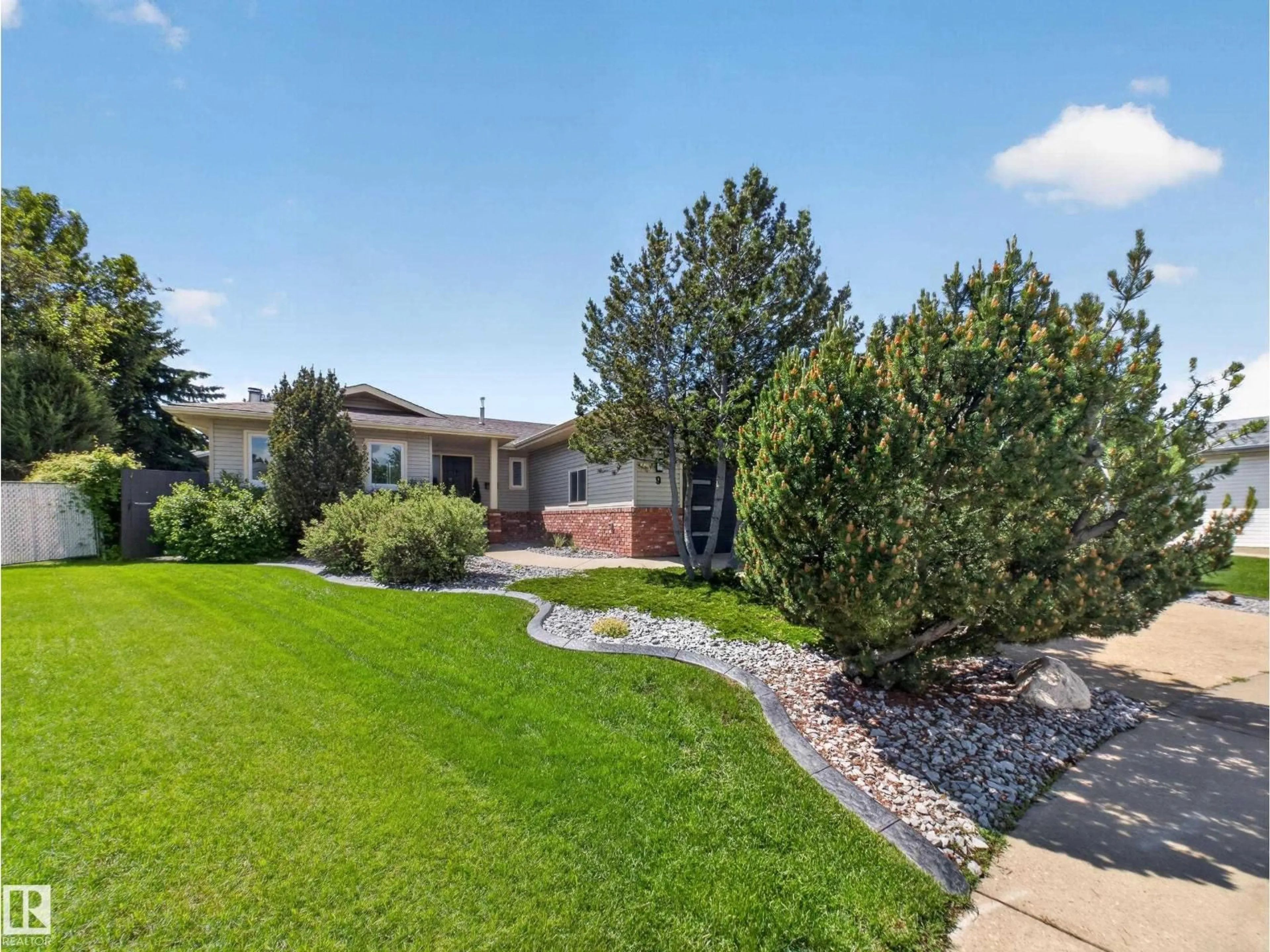 A pic from outside/outdoor area/front of a property/back of a property/a pic from drone, unknown for 9 COACHMAN PL, Sherwood Park Alberta T8H1C1