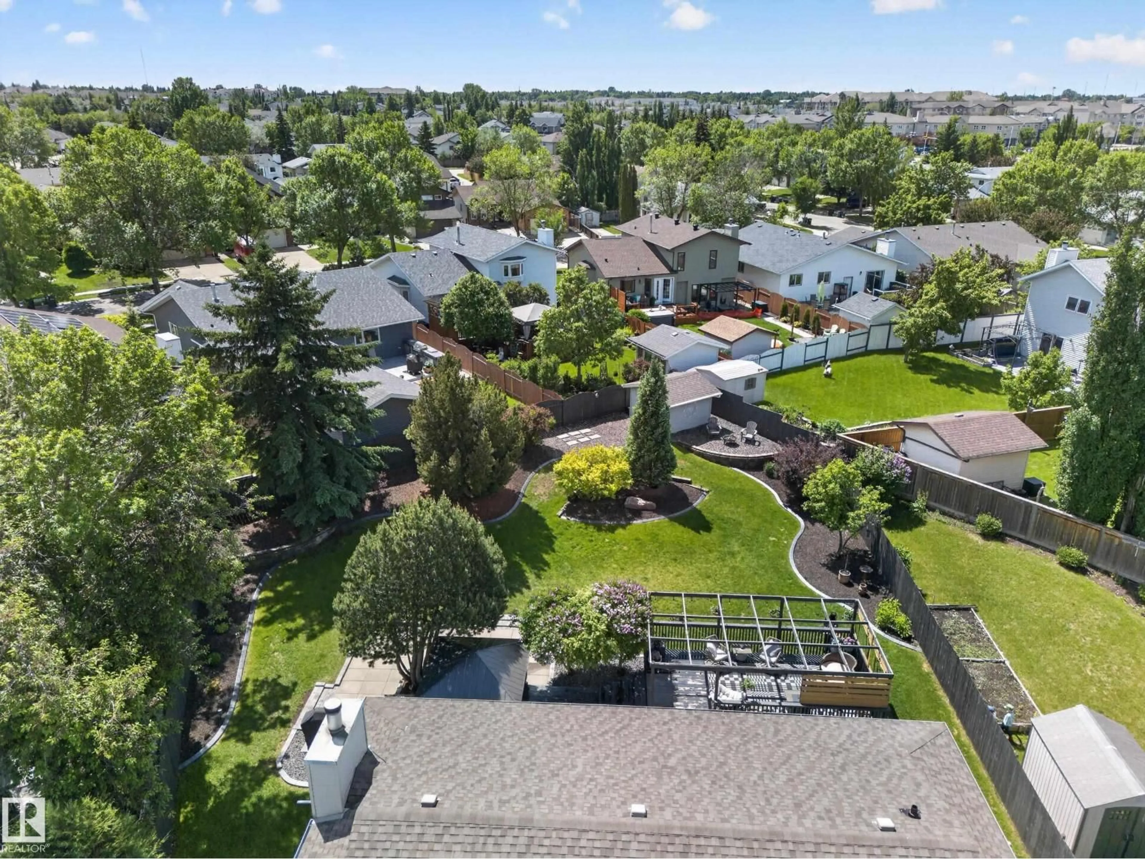 A pic from outside/outdoor area/front of a property/back of a property/a pic from drone, unknown for 9 COACHMAN PL, Sherwood Park Alberta T8H1C1