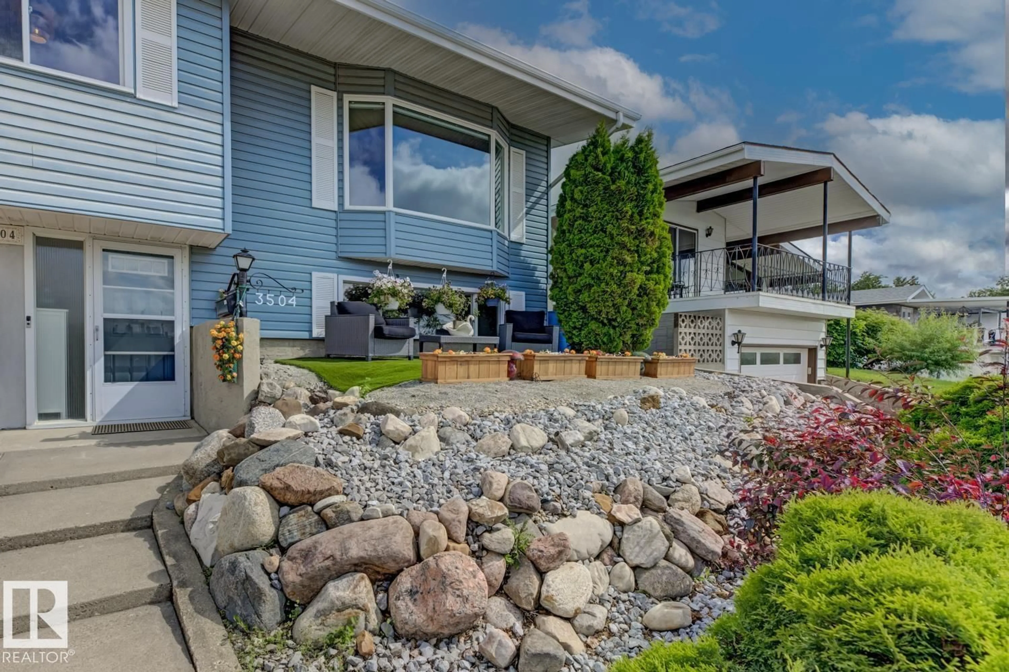 Home with vinyl exterior material, water/lake/river/ocean view for 3504 102 AV, Edmonton Alberta T5W0A3