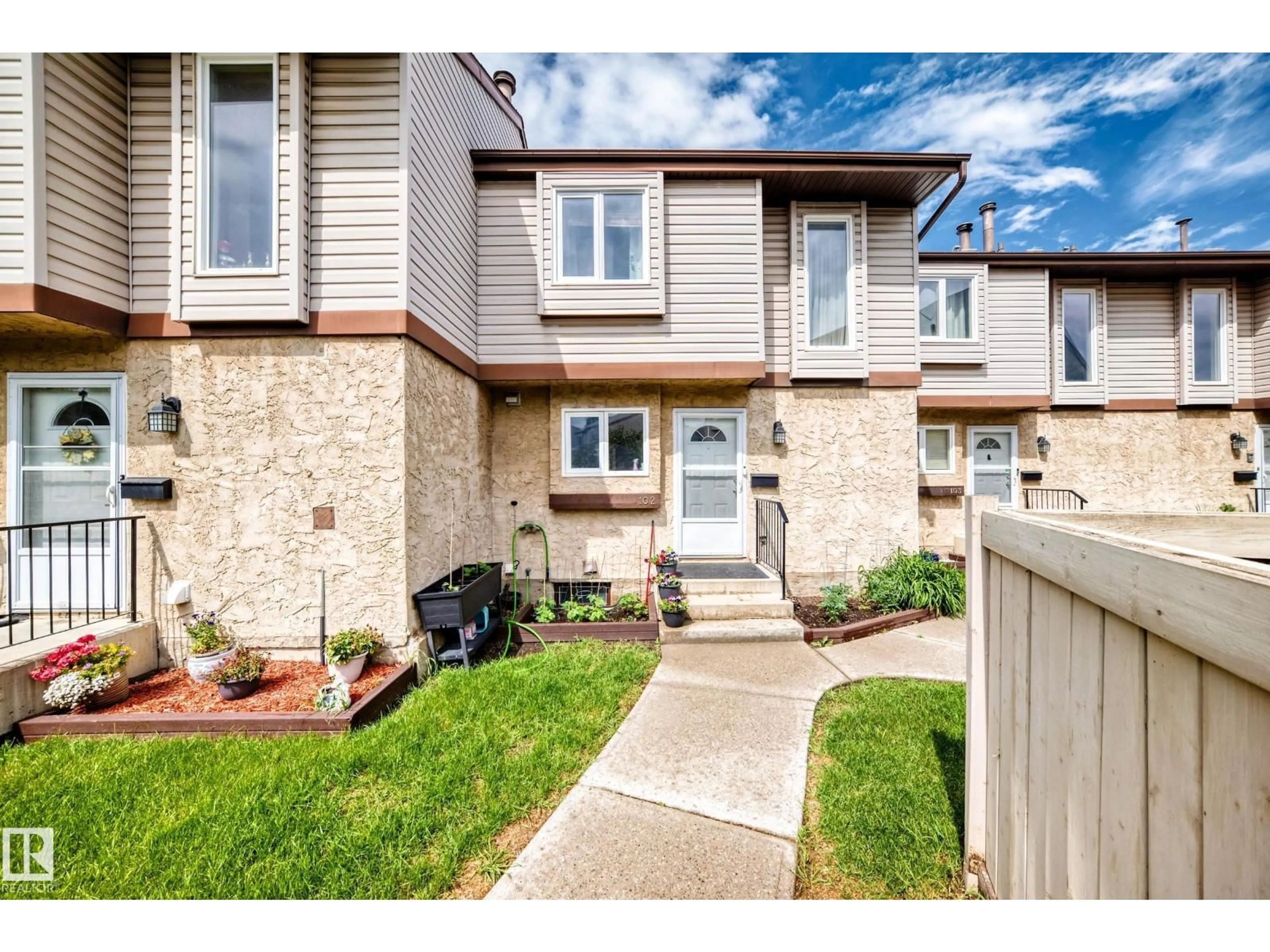 Unknown for 102 ROYAL TC, Edmonton Alberta T6J4R2