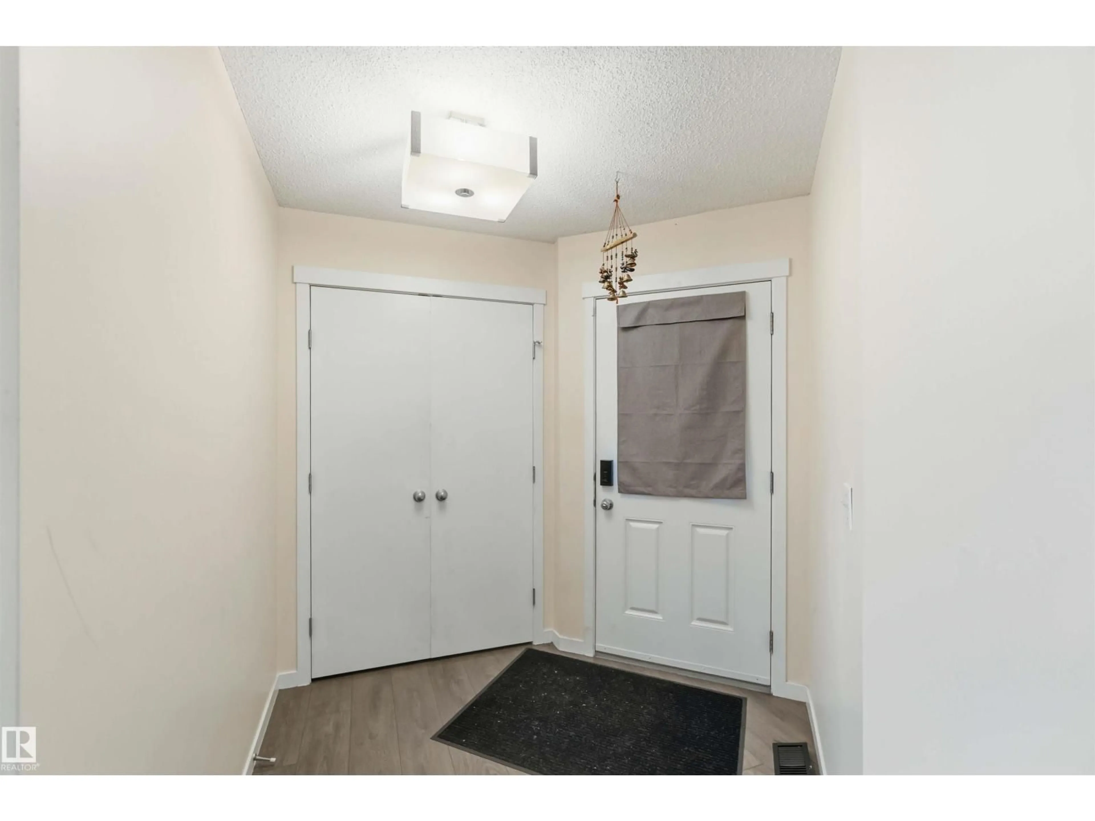 Indoor entryway for 5120 19 AV, Edmonton Alberta T6X1A4