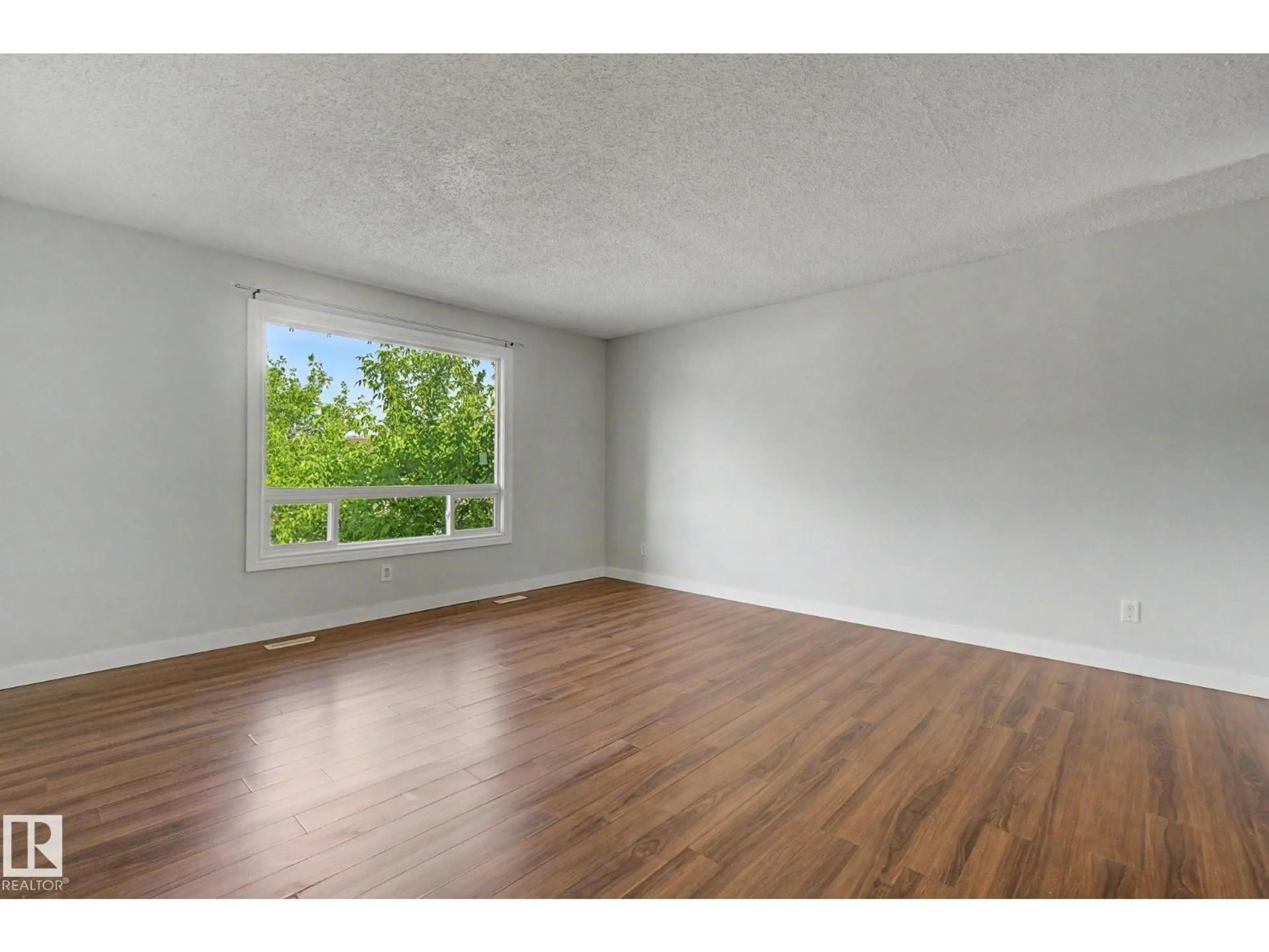 A pic of a room for 1511 75 ST, Edmonton Alberta T6K2S1