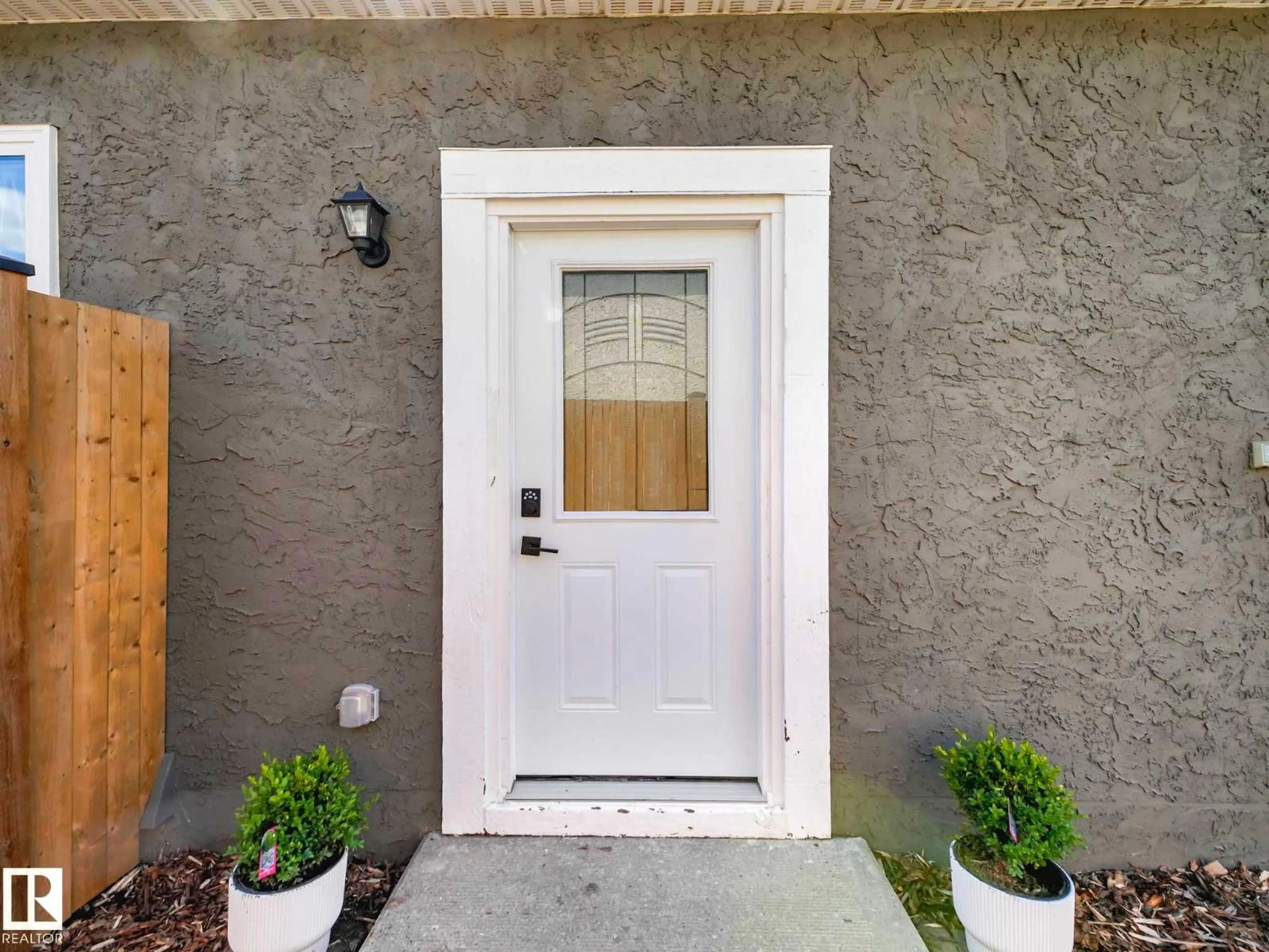 Indoor entryway for NW - 4115 41 AV, Edmonton Alberta T6L5M3