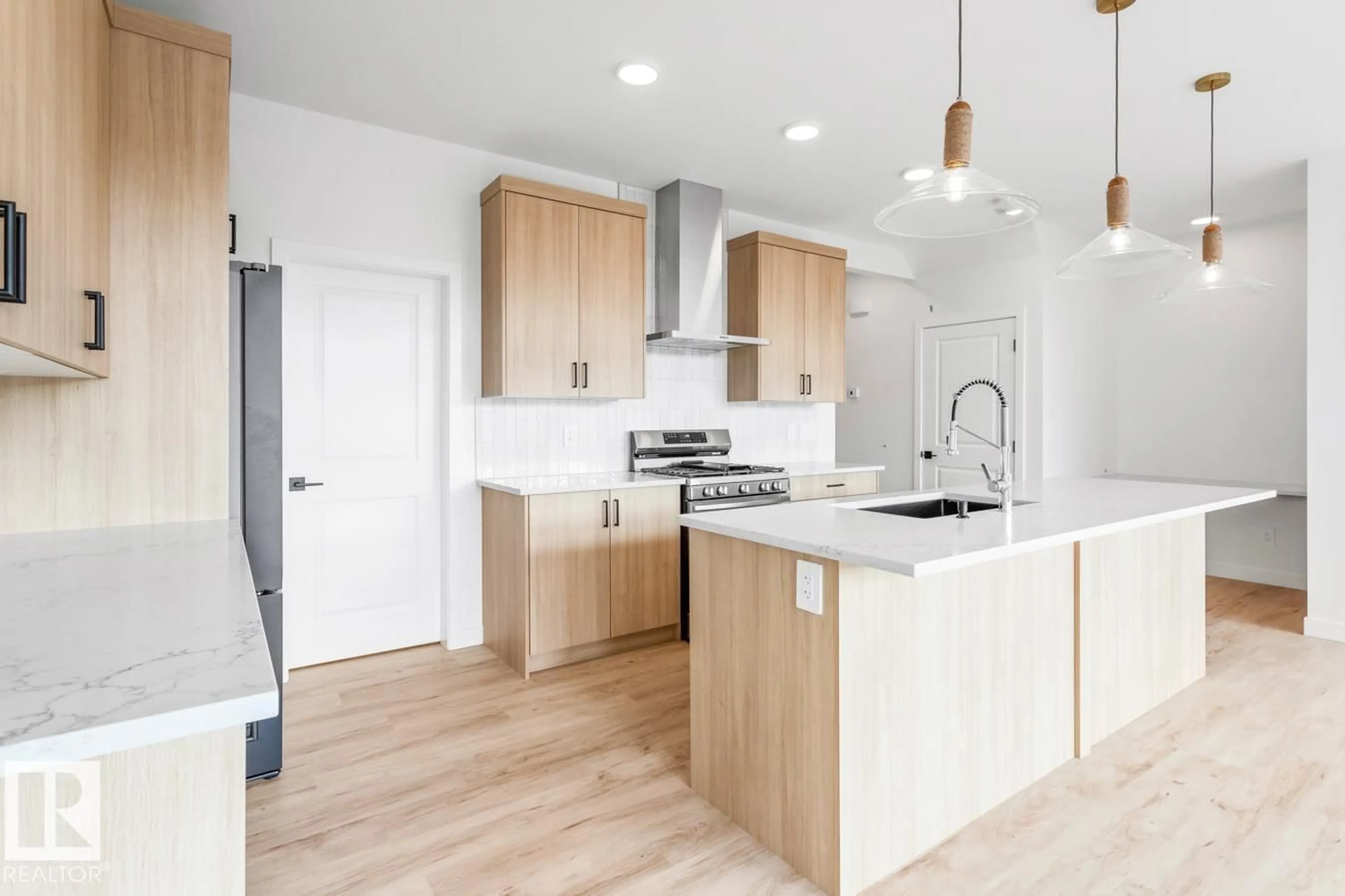 Open concept kitchen, wood/laminate floor for 125 CUDDIE DR, Sherwood Park Alberta T8H3C8