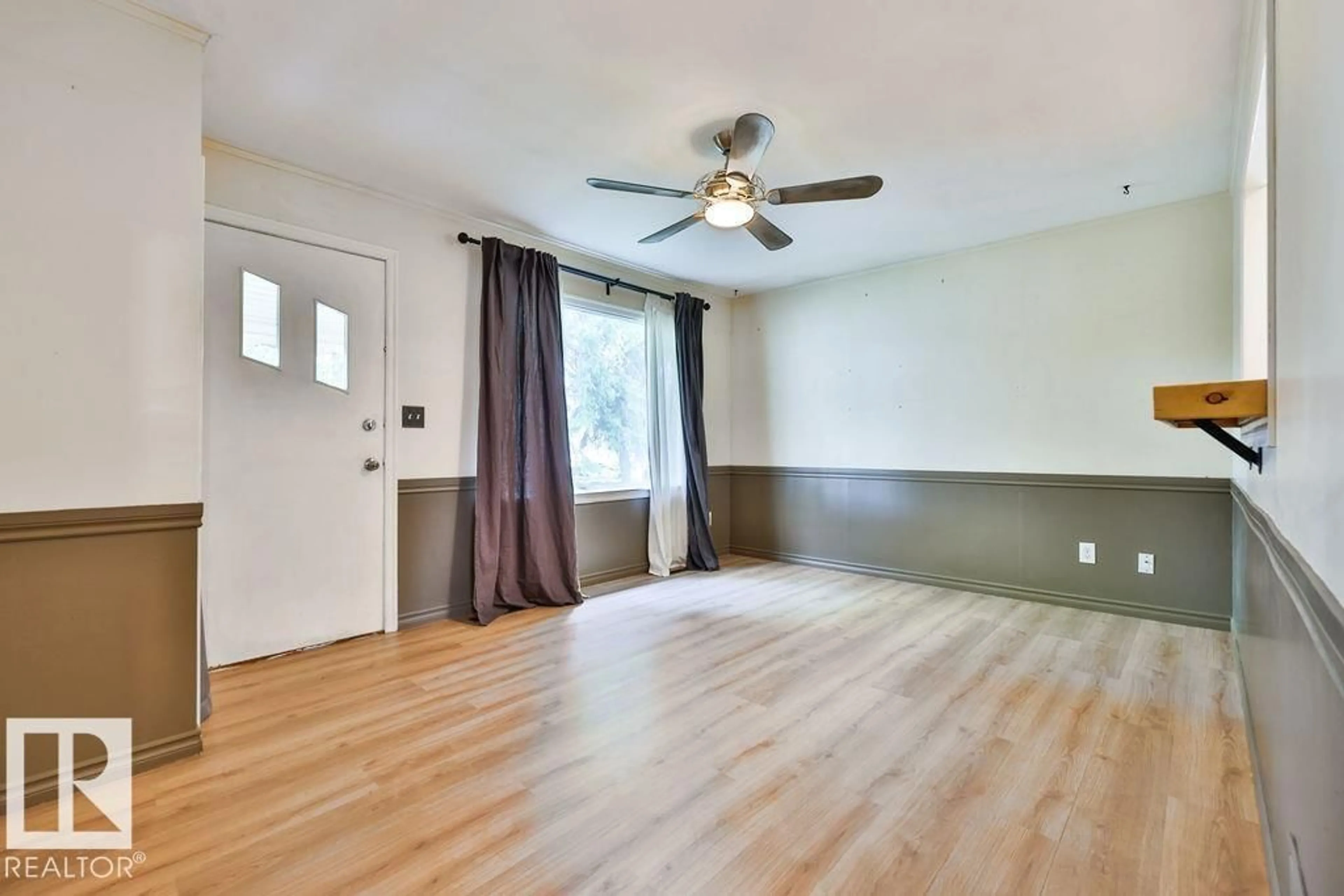 A pic of a room for 8318 80 AV, Edmonton Alberta T6C0T1