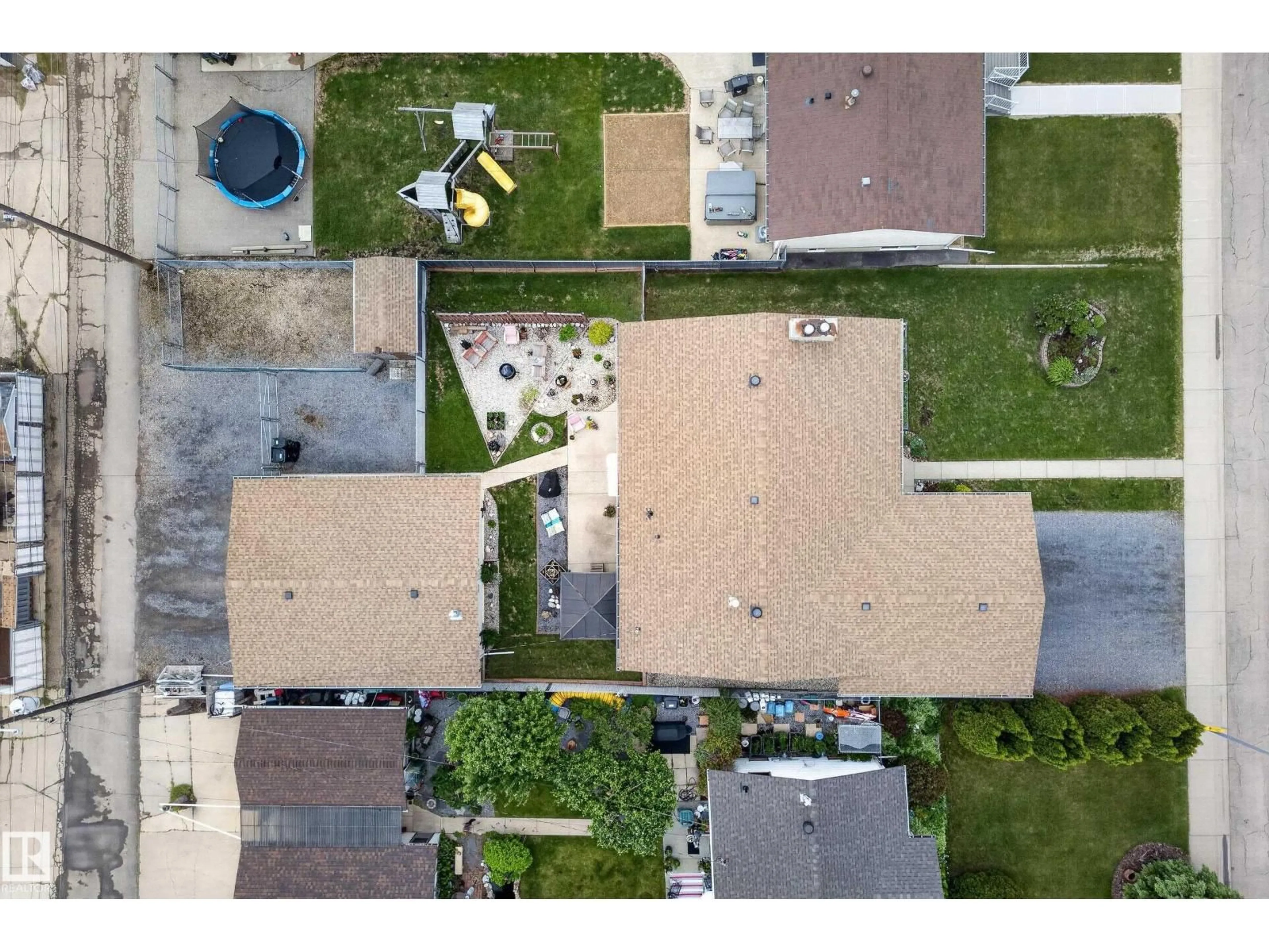 A pic from outside/outdoor area/front of a property/back of a property/a pic from drone, street for 10935 152 ST, Edmonton Alberta T5P1Z7