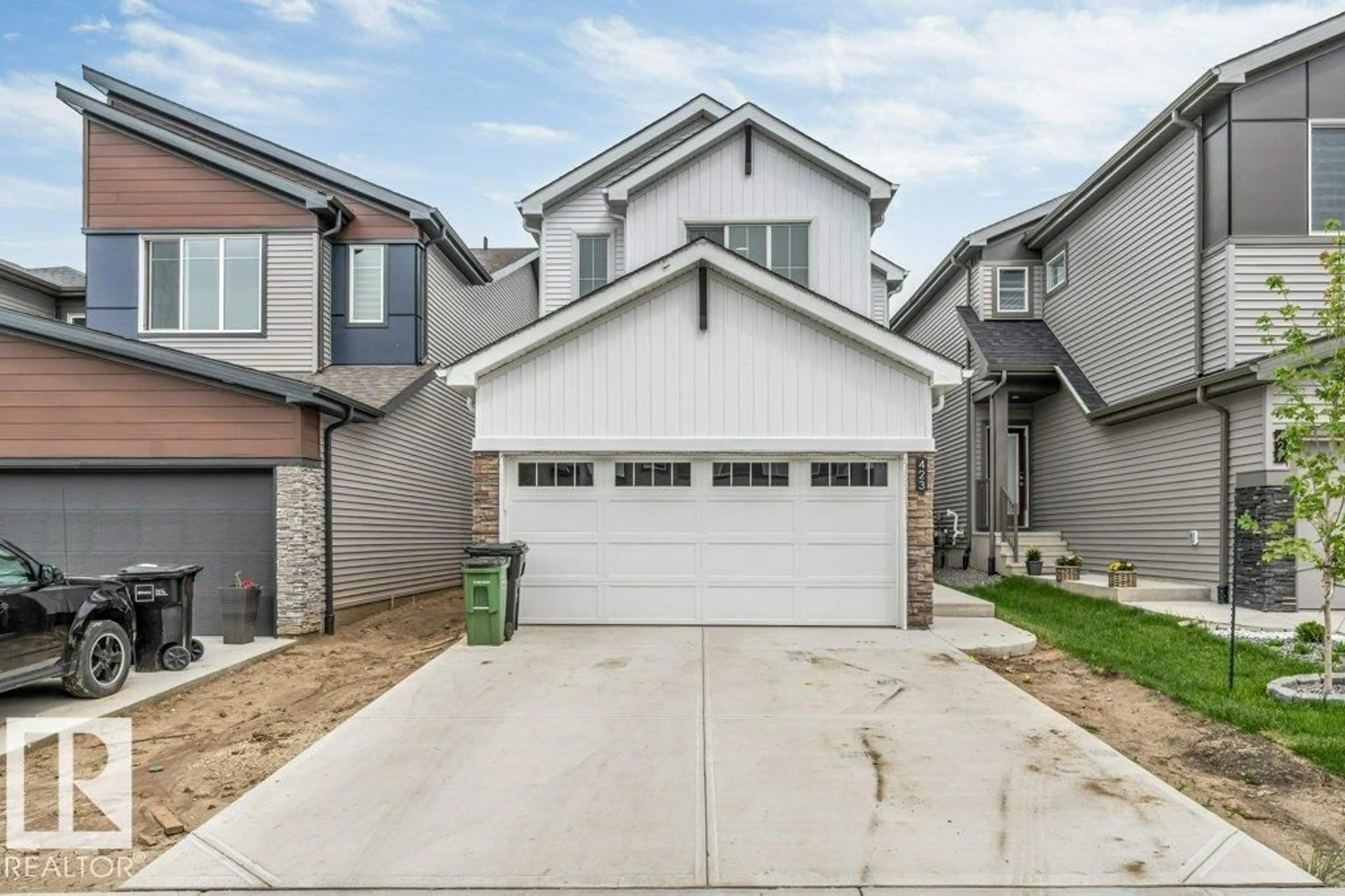Home with vinyl exterior material, street for SW - 423 28 ST, Edmonton Alberta T6X3E8