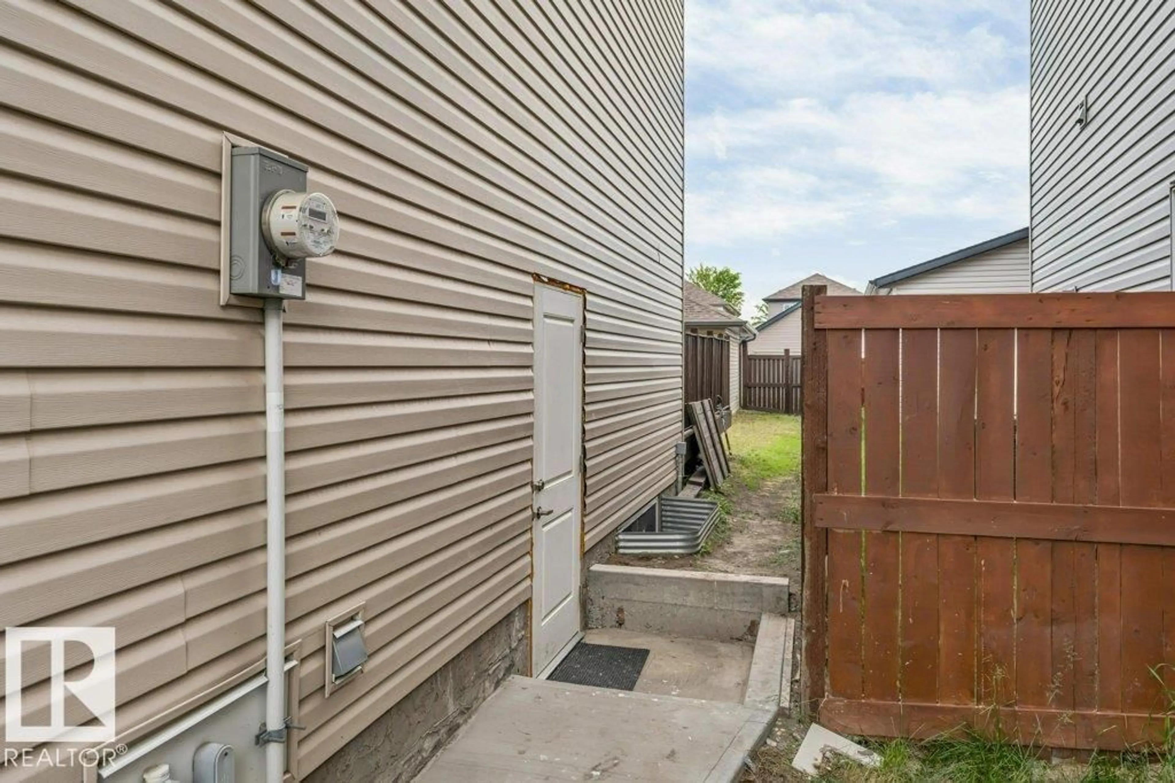 Patio, street for 3511 15A ST, Edmonton Alberta T6T0M9