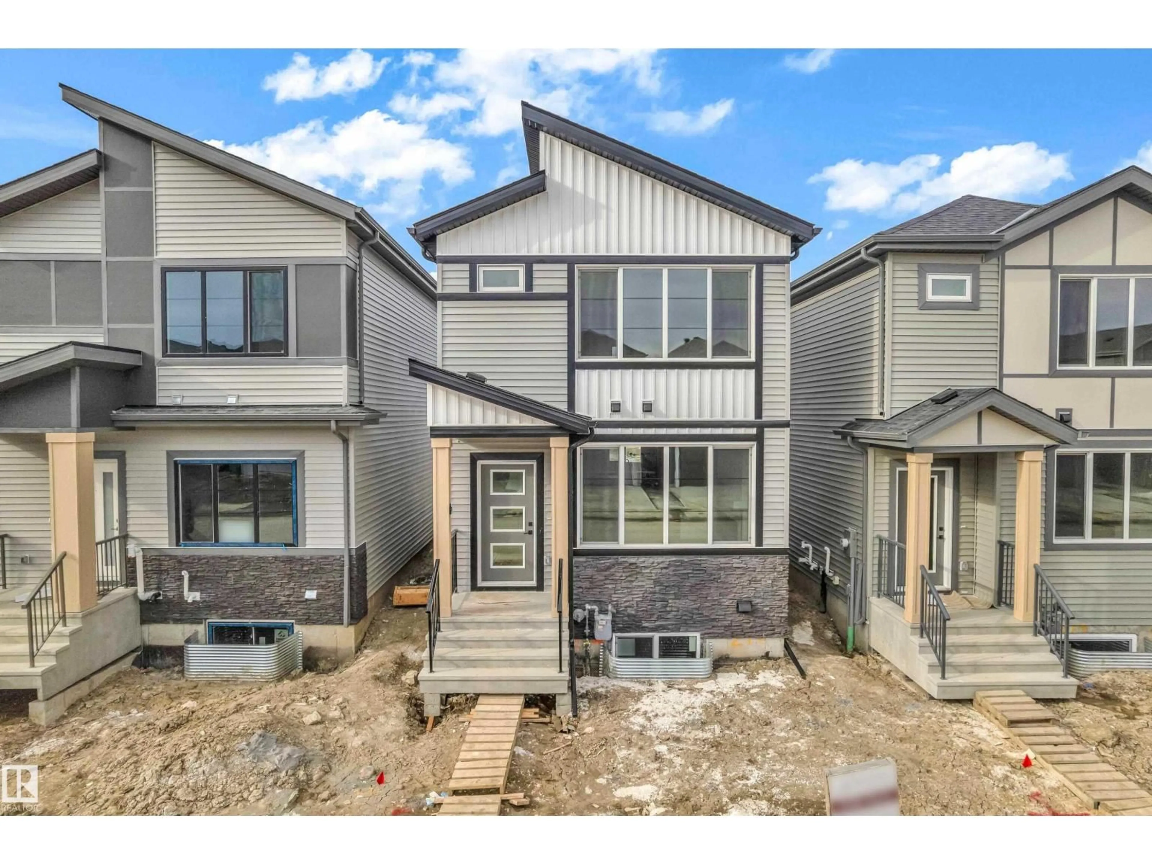 Home with vinyl exterior material, street for 277 MUNN WY, Leduc Alberta T9E1V1