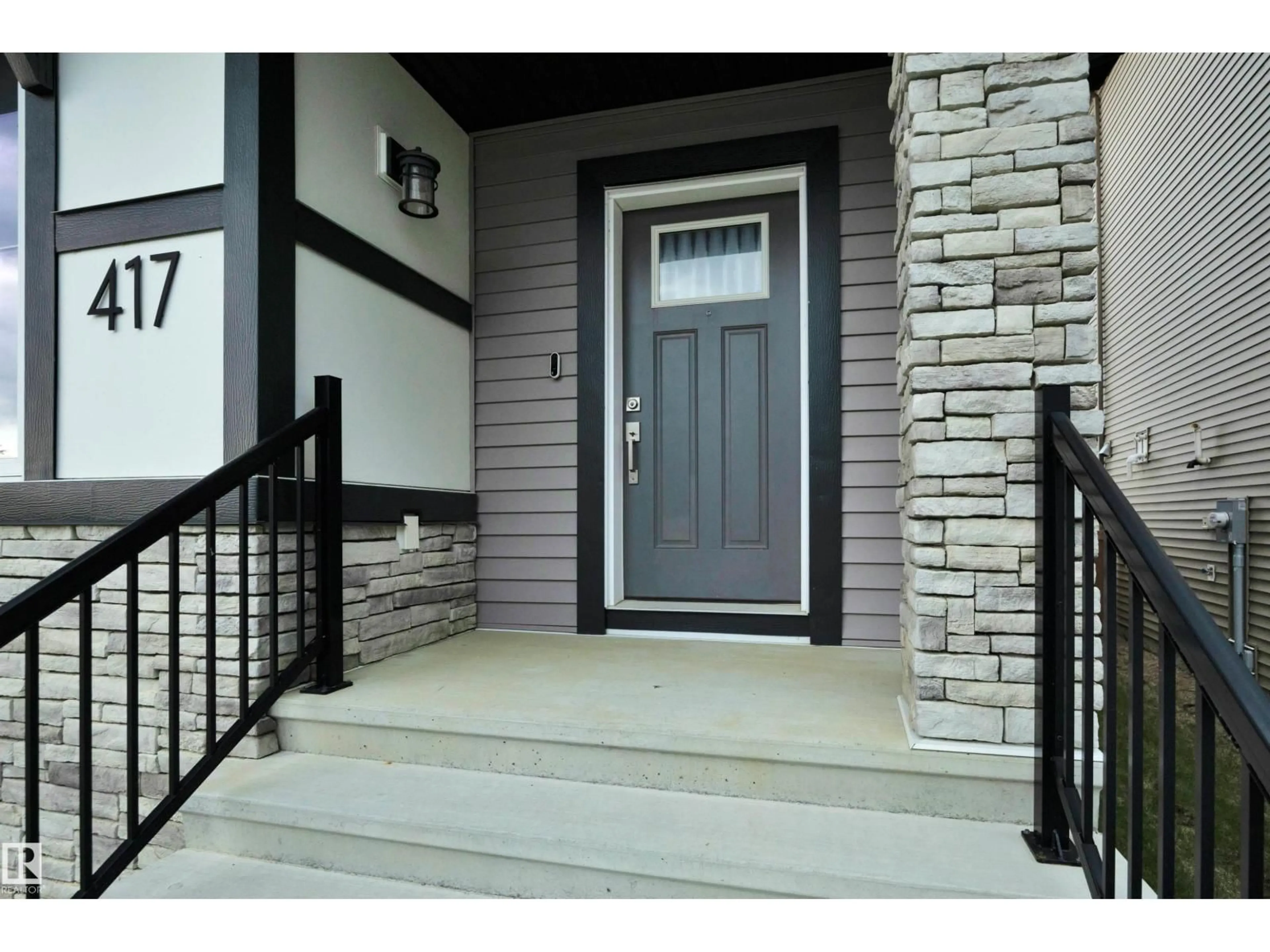 Indoor entryway for 417 BOREAL DR, Leduc Alberta T9E1L5