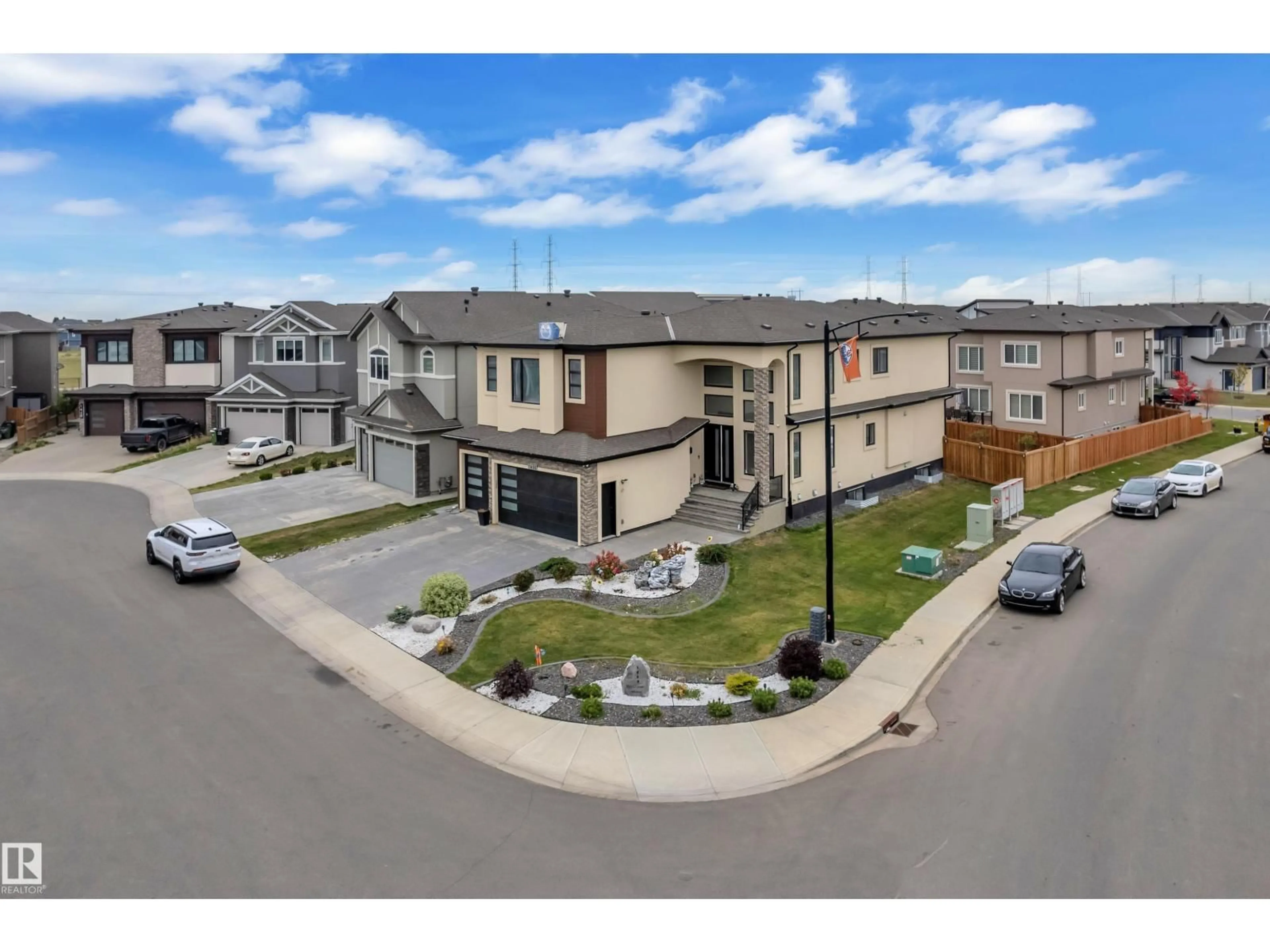 A pic from outside/outdoor area/front of a property/back of a property/a pic from drone, street for NW - 1460 25 ST, Edmonton Alberta T6T2K7