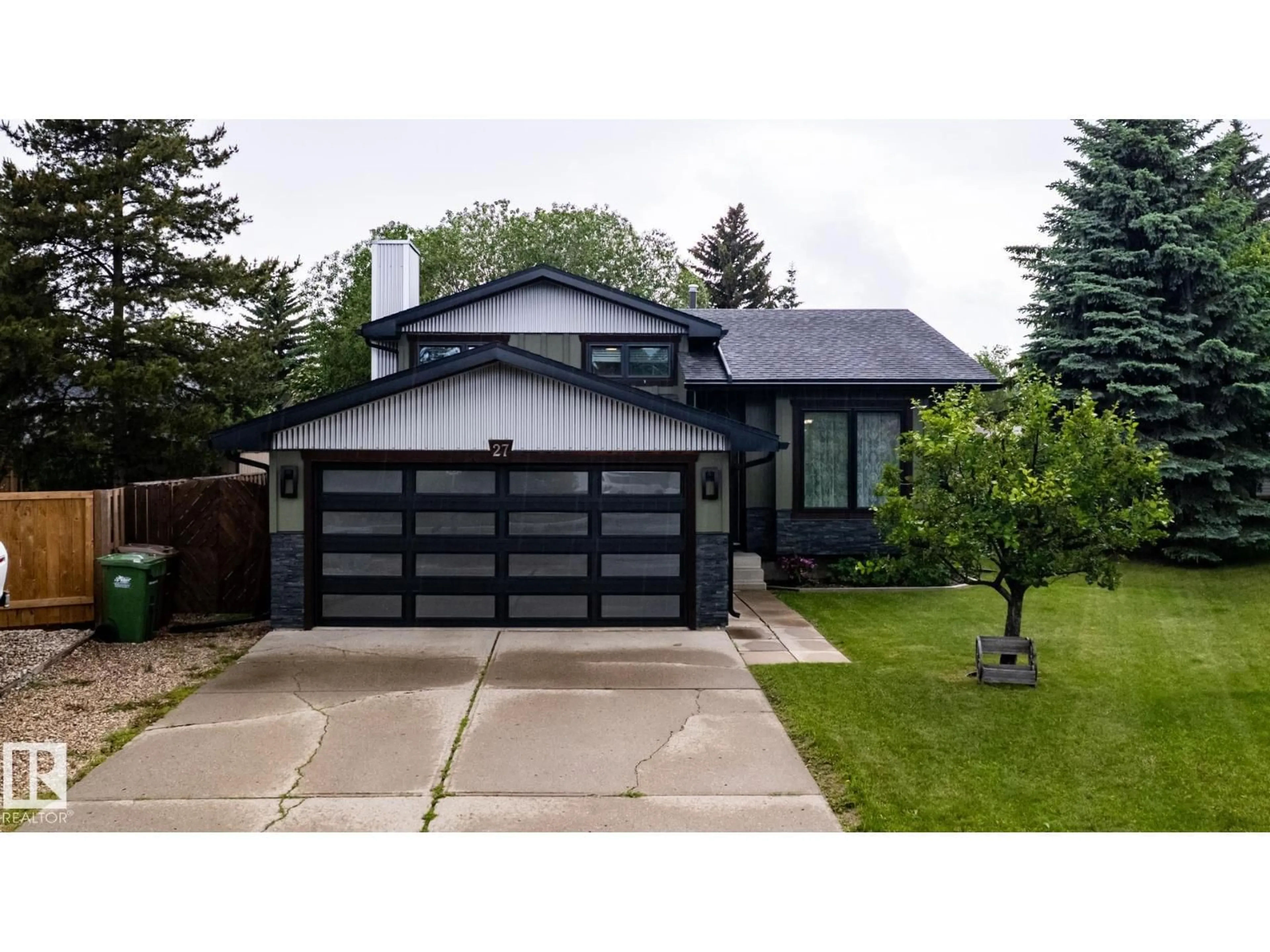 Home with vinyl exterior material, street for 27 DANFORTH CR, St. Albert Alberta T8N4W8