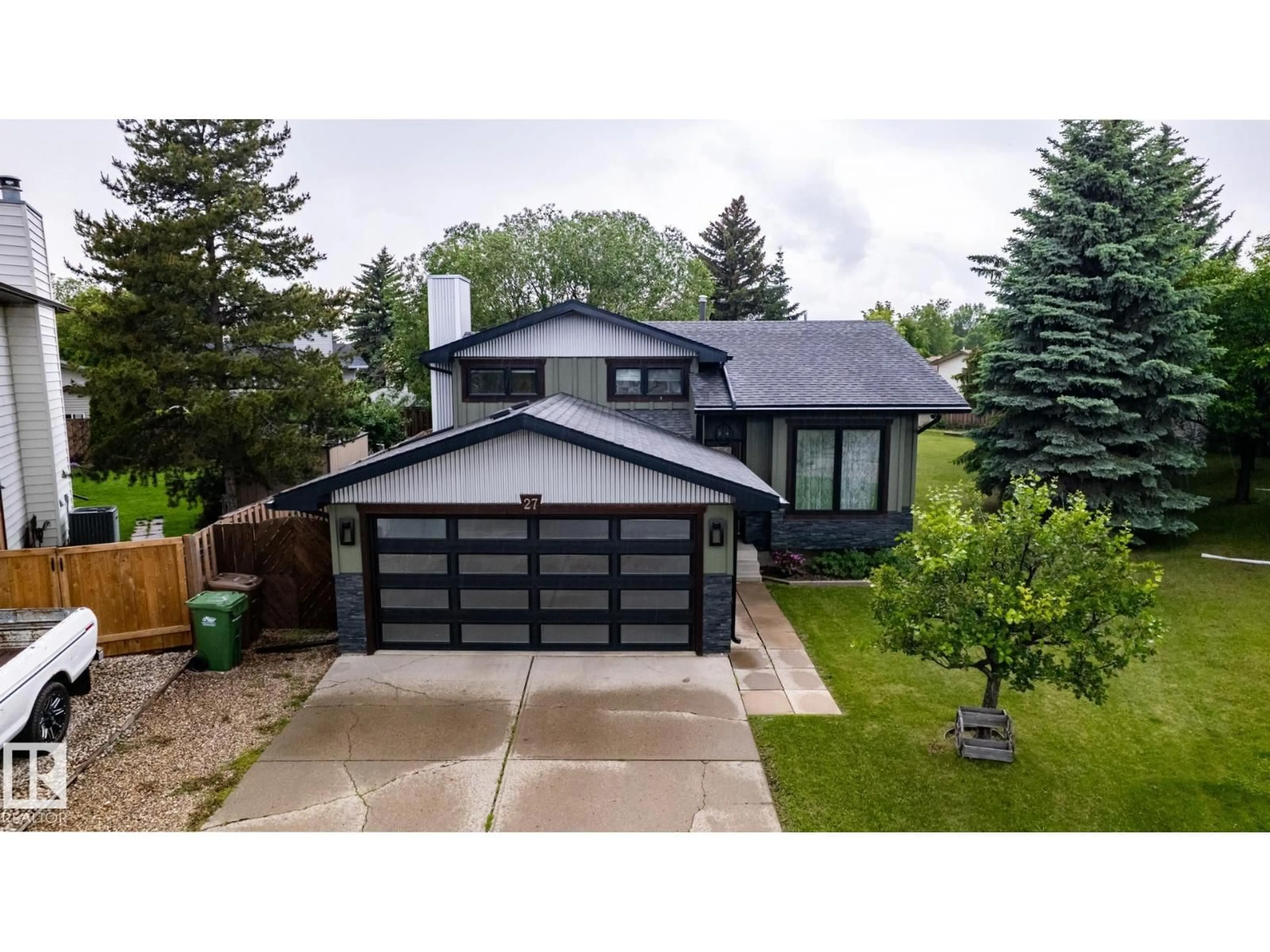 Home with vinyl exterior material, street for 27 DANFORTH CR, St. Albert Alberta T8N4W8