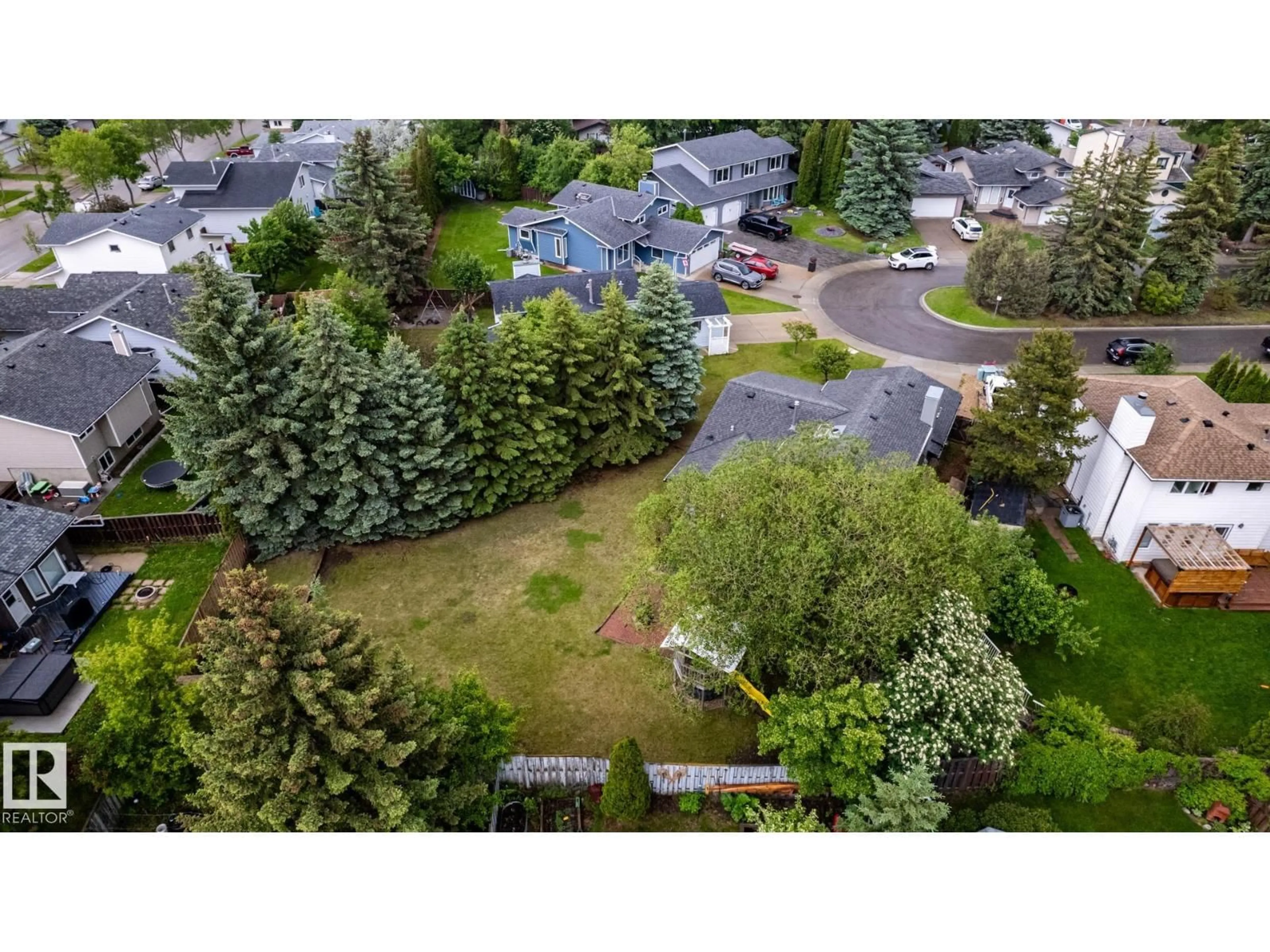 A pic from outside/outdoor area/front of a property/back of a property/a pic from drone, unknown for 27 DANFORTH CR, St. Albert Alberta T8N4W8