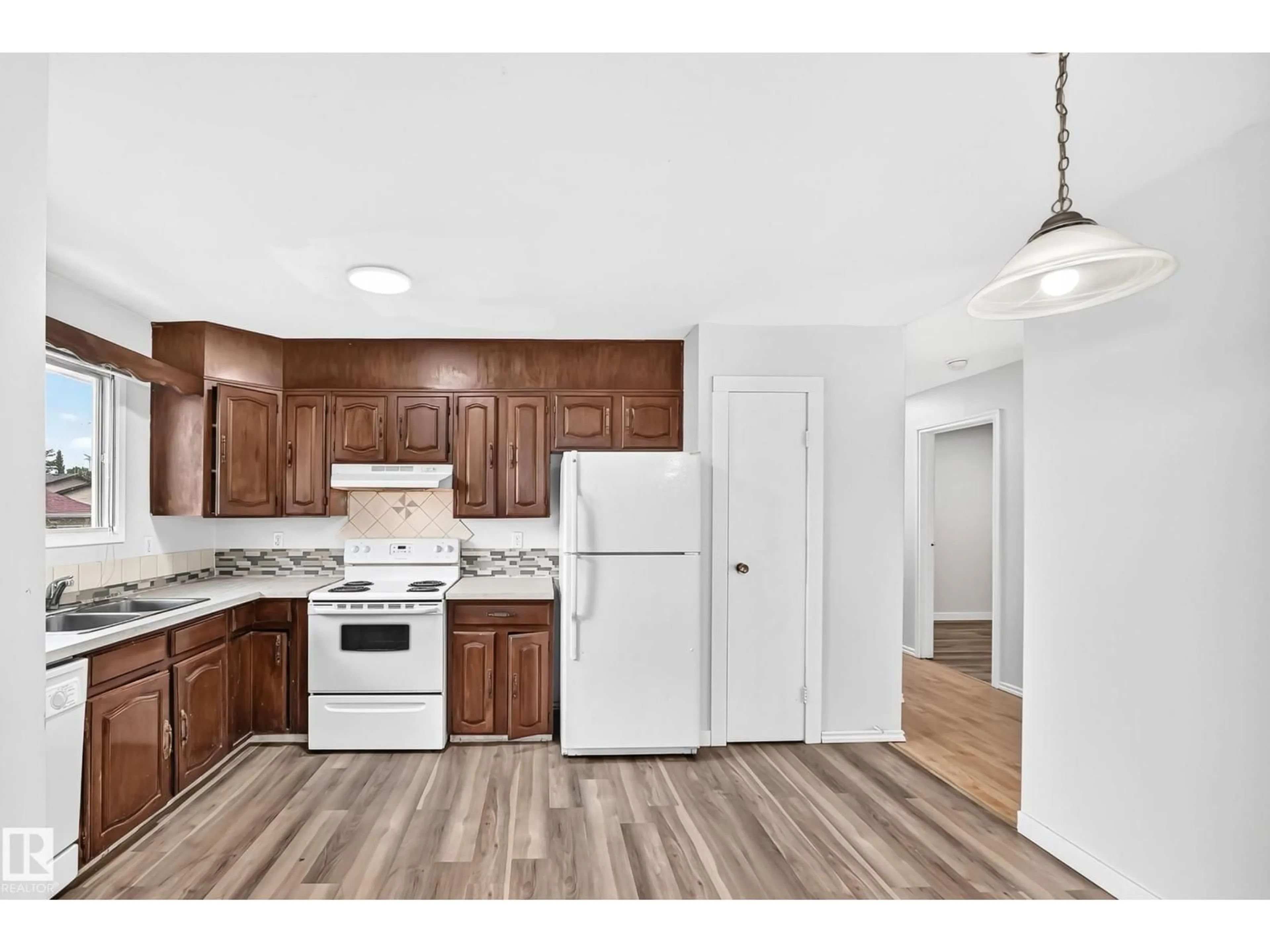 Standard kitchen, wood/laminate floor for NW - 1103 56 ST, Edmonton Alberta T6L1Y4