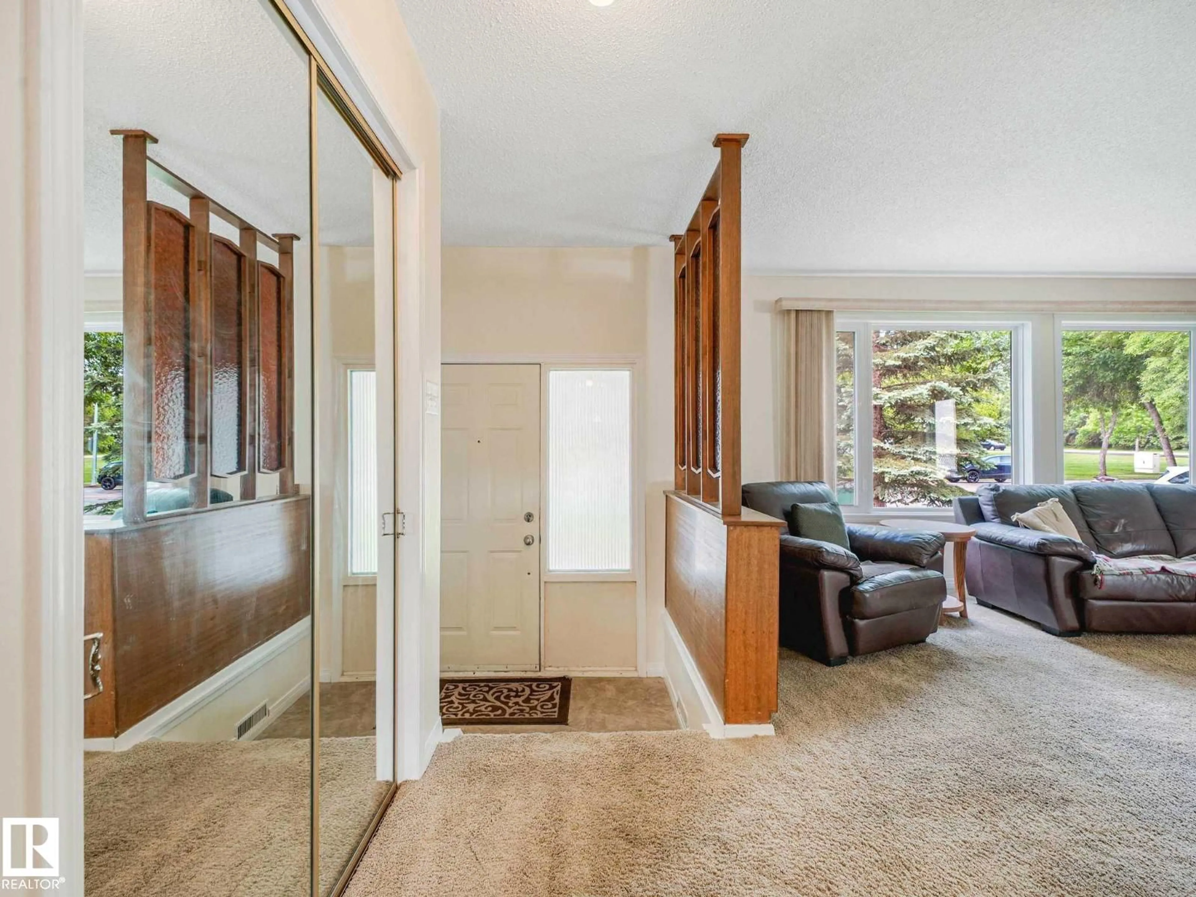 Indoor entryway for 5 AKINS DR, St. Albert Alberta T8N2H6