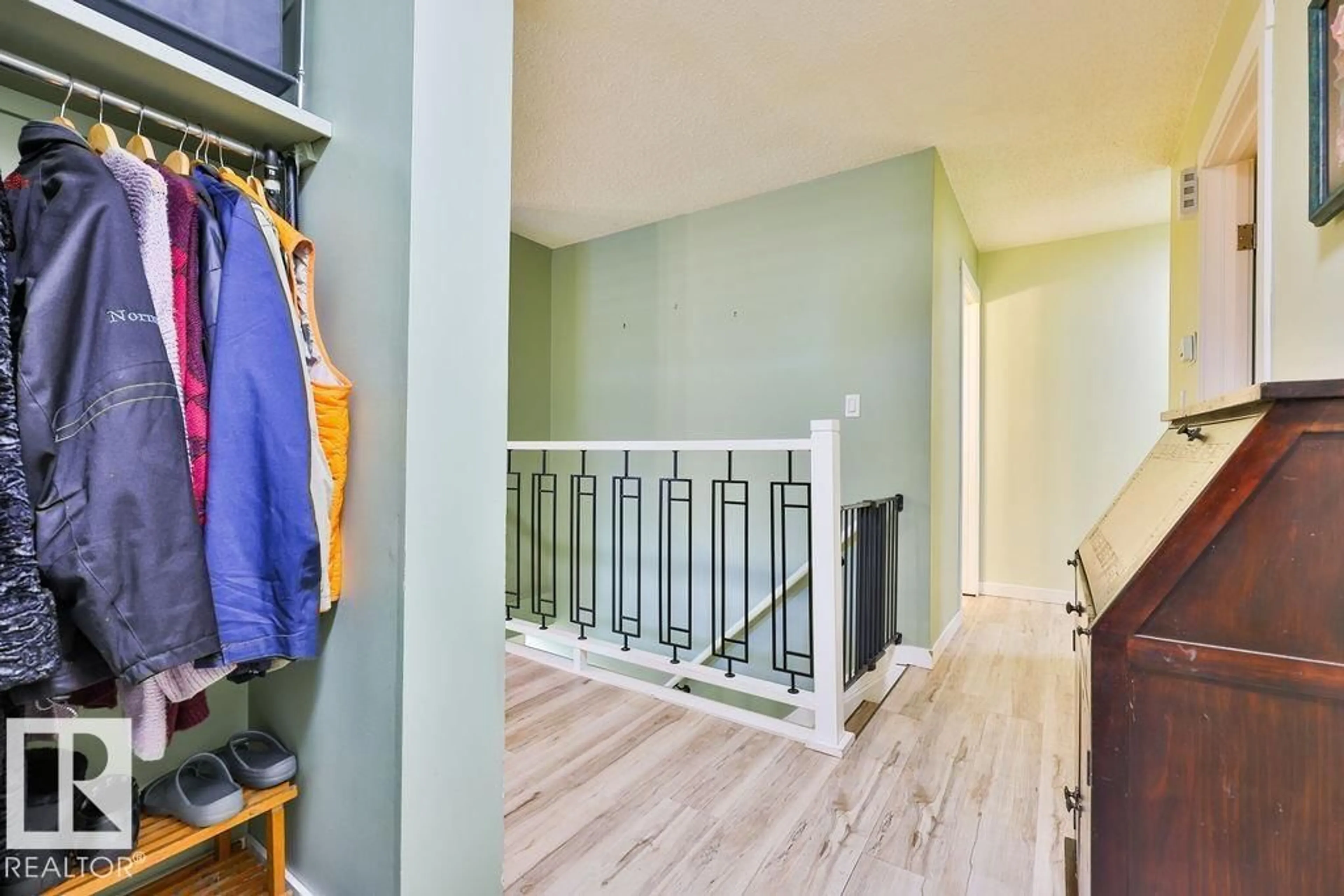Indoor entryway for 17009 109 ST, Edmonton Alberta T5X3E2
