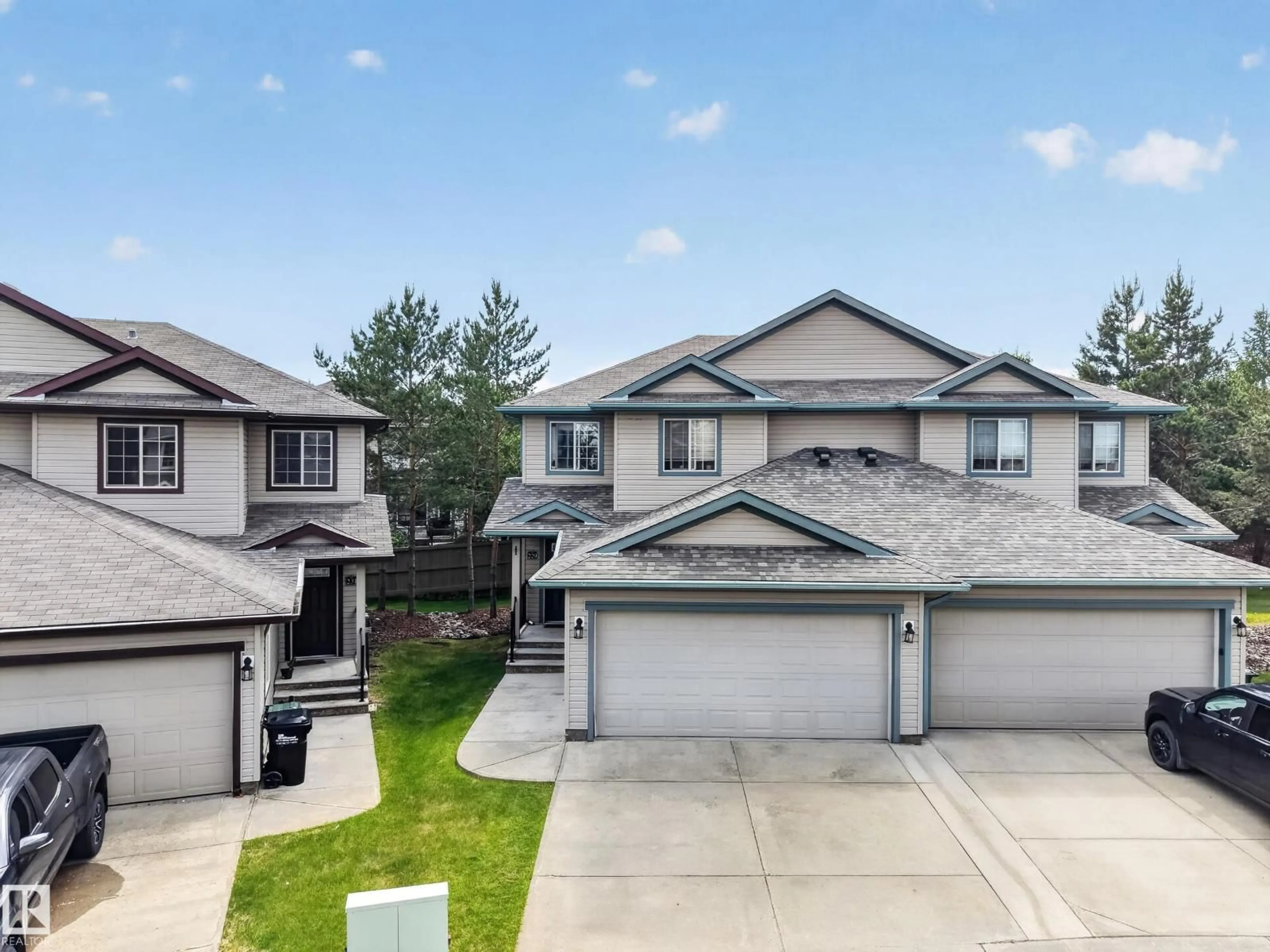 A pic from outside/outdoor area/front of a property/back of a property/a pic from drone, unknown for 229 SUMMERWOOD DR, Sherwood Park Alberta T8H0C5