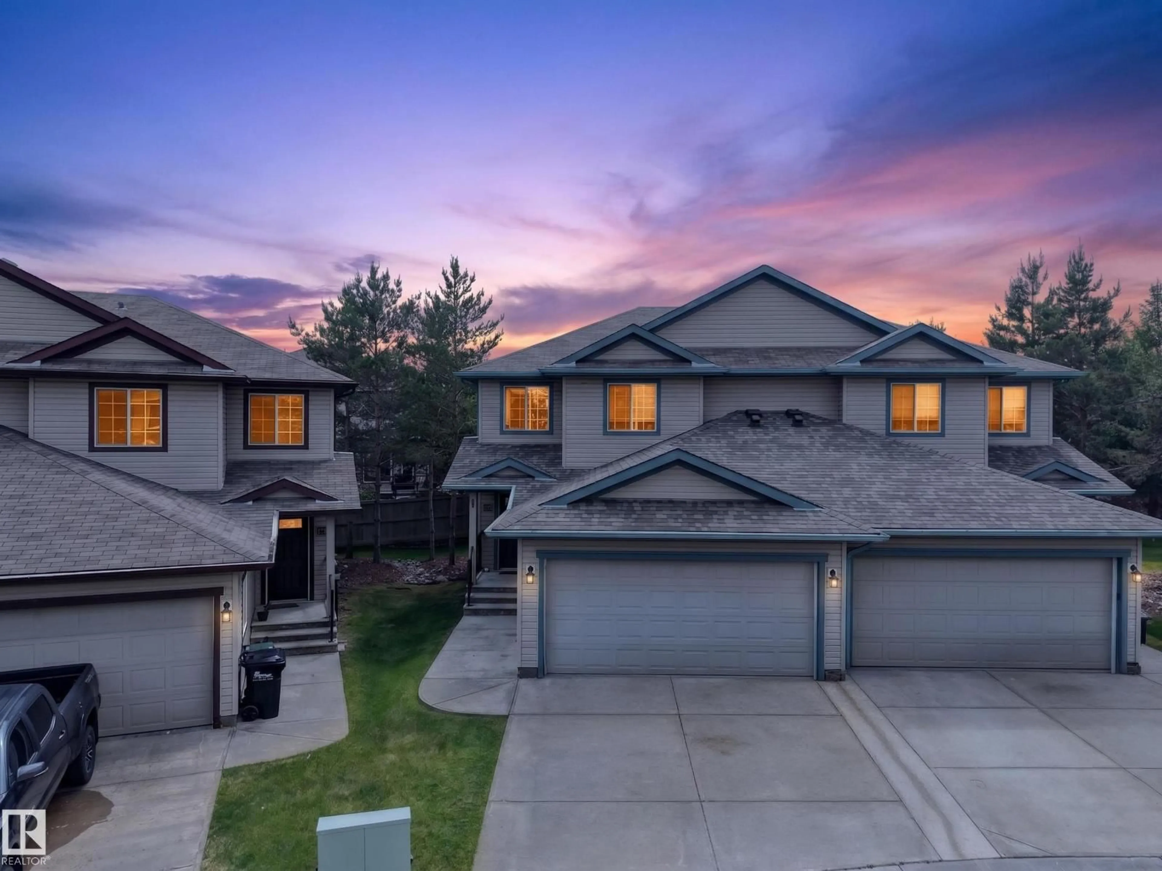A pic from outside/outdoor area/front of a property/back of a property/a pic from drone, street for 229 SUMMERWOOD DR, Sherwood Park Alberta T8H0C5