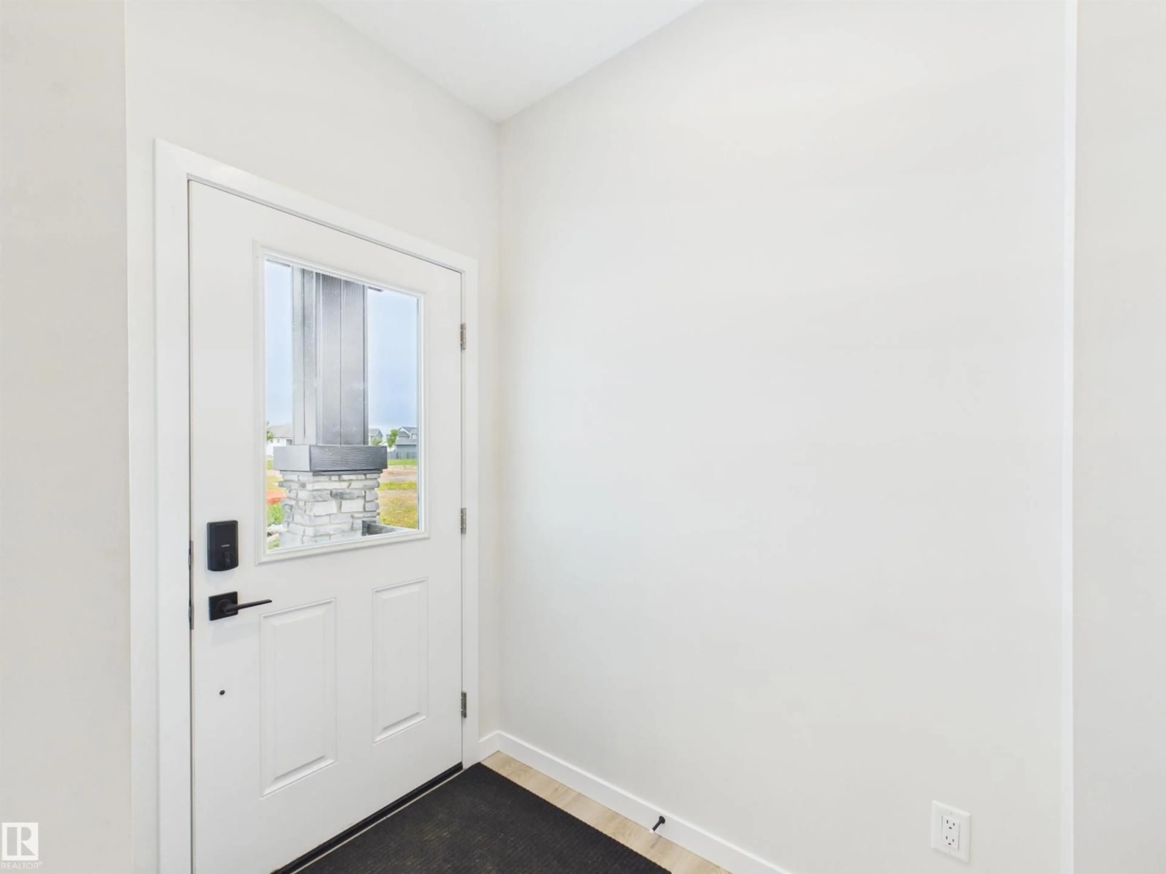 Indoor entryway for 348 GENESIS VI, Stony Plain Alberta T7Z0J6