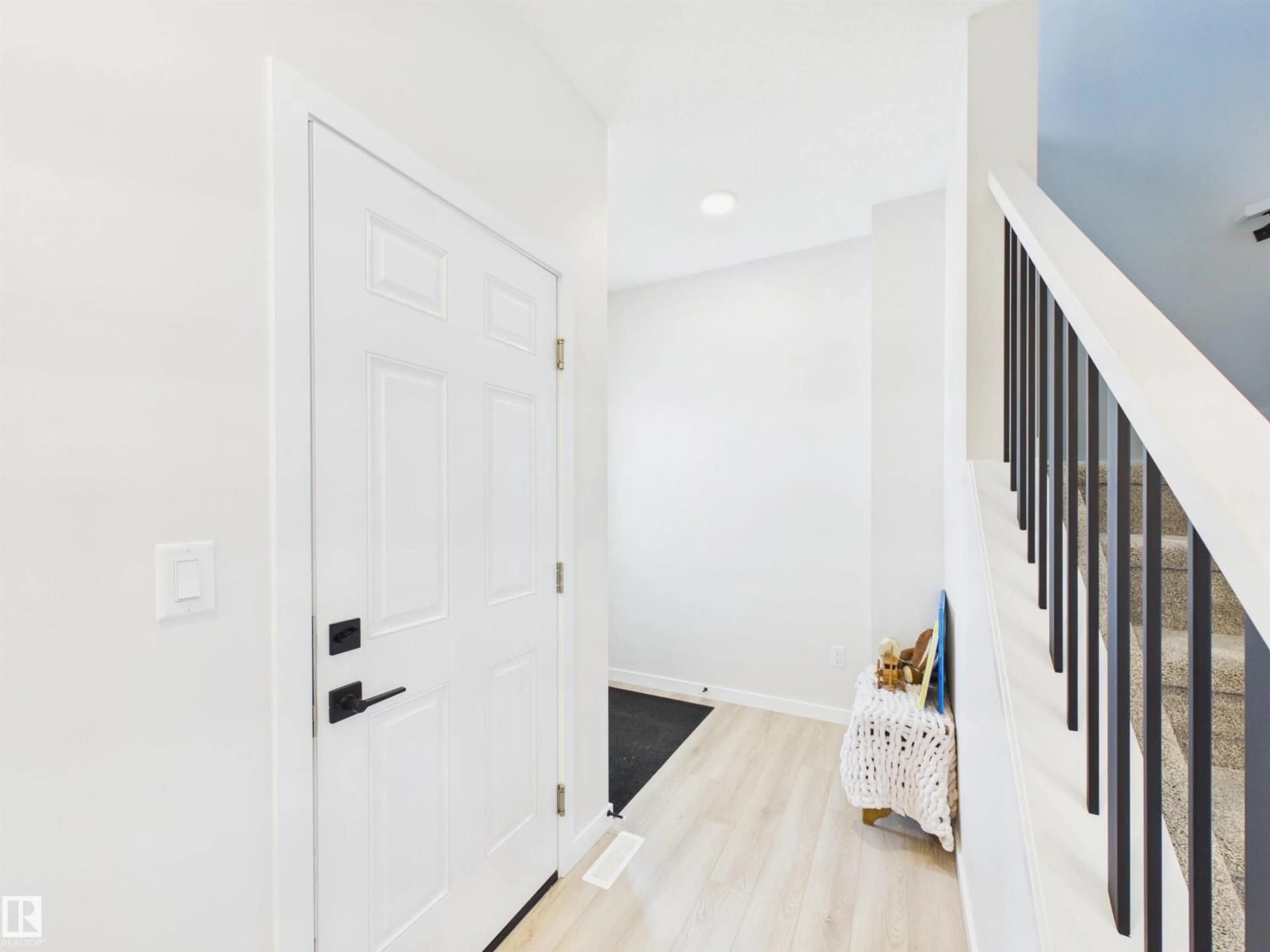 Indoor entryway for 348 GENESIS VI, Stony Plain Alberta T7Z0J6