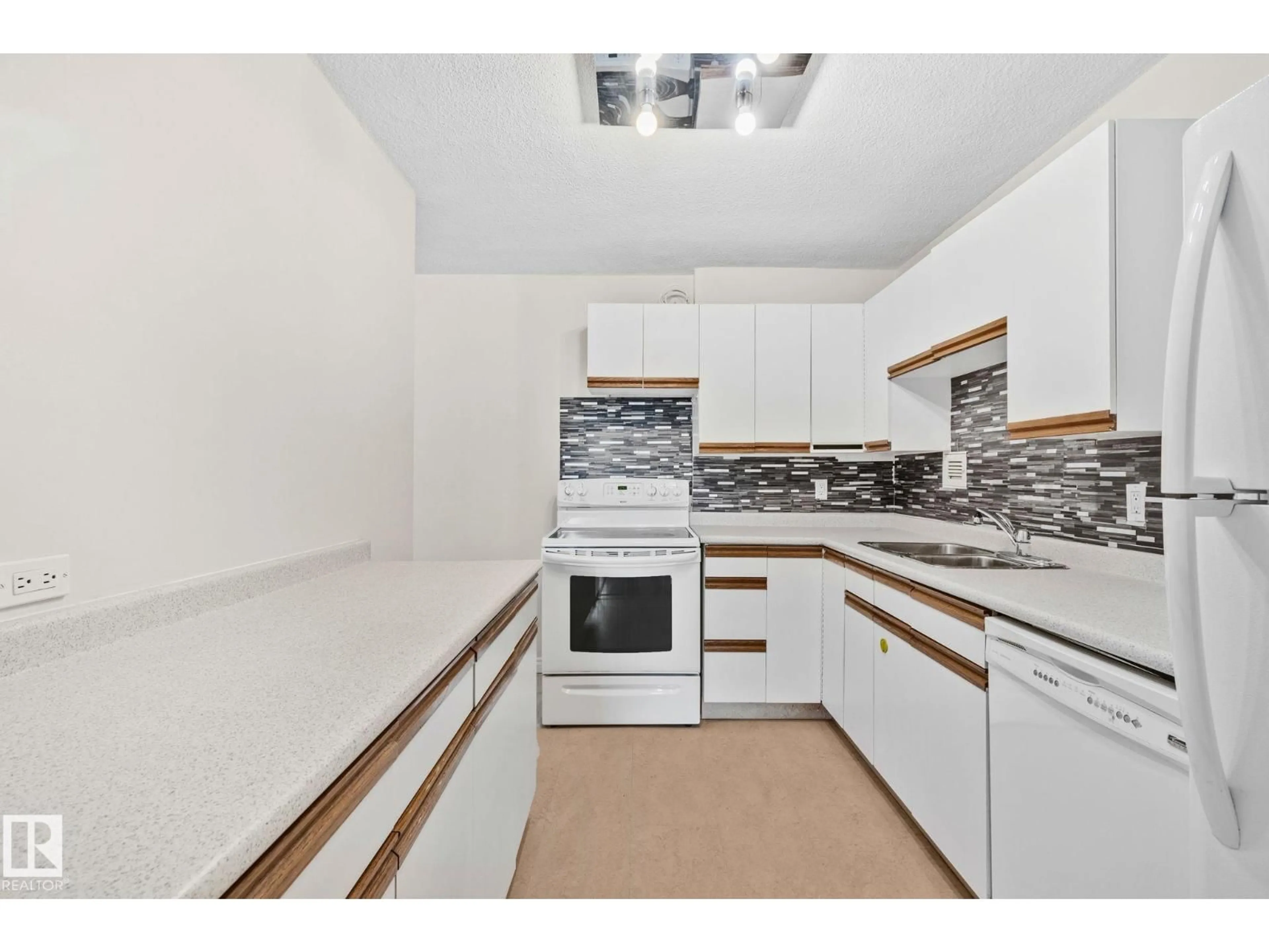 Standard kitchen, unknown for 205 - 9940 112 ST NW, Edmonton Alberta T5K1L8